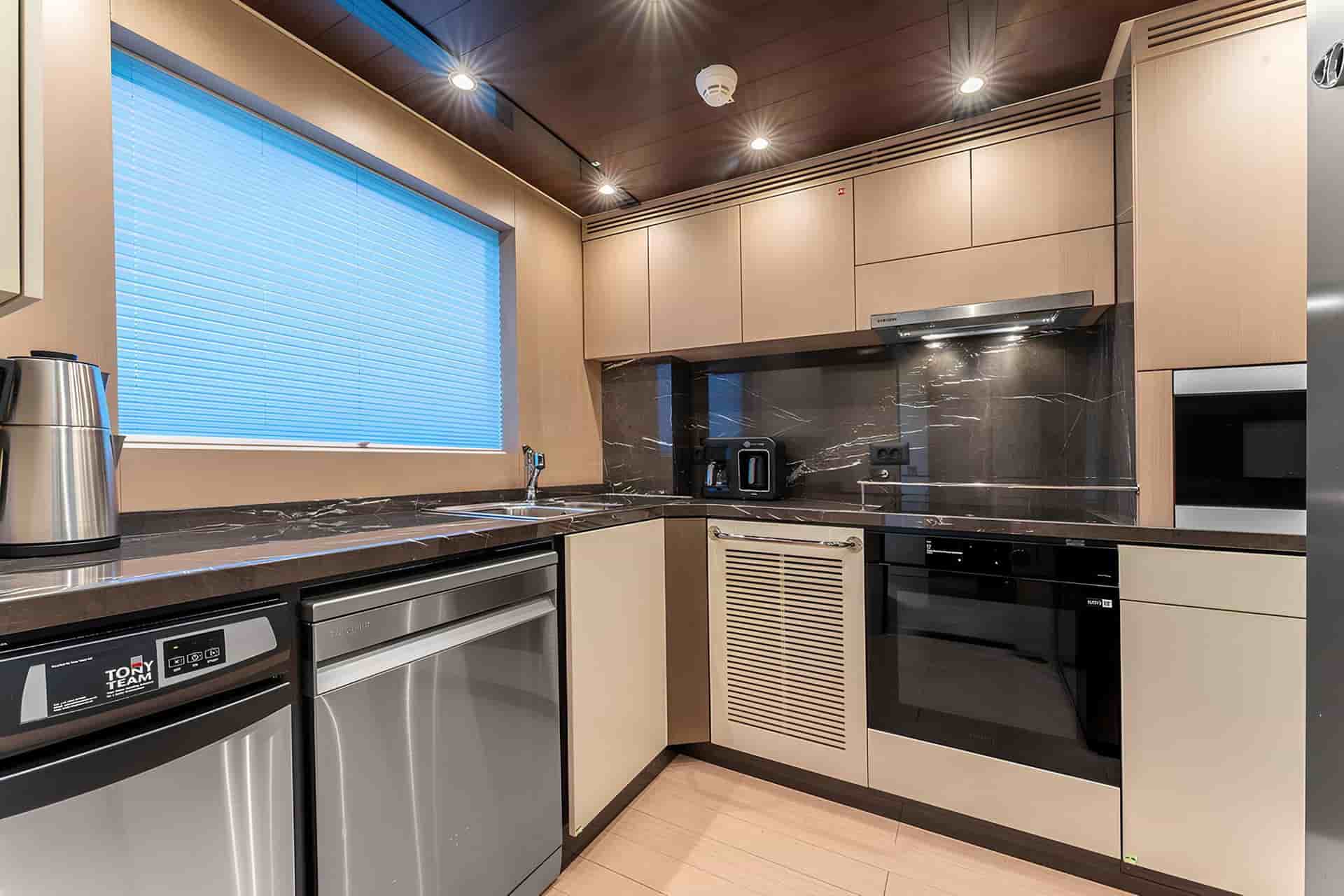 AES Yacht Custom 35M - View 52