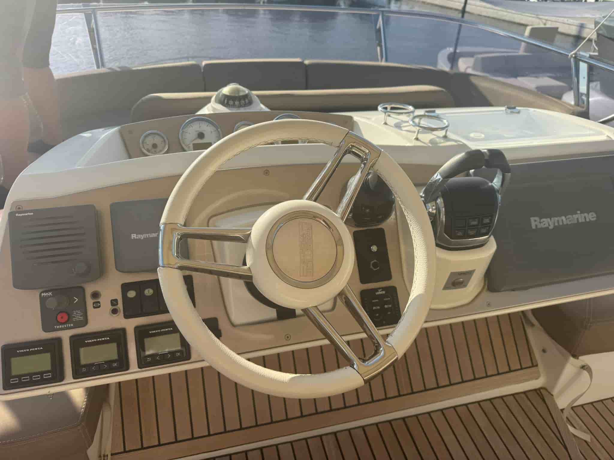 Prestige Yachts 60 Fly - View 11