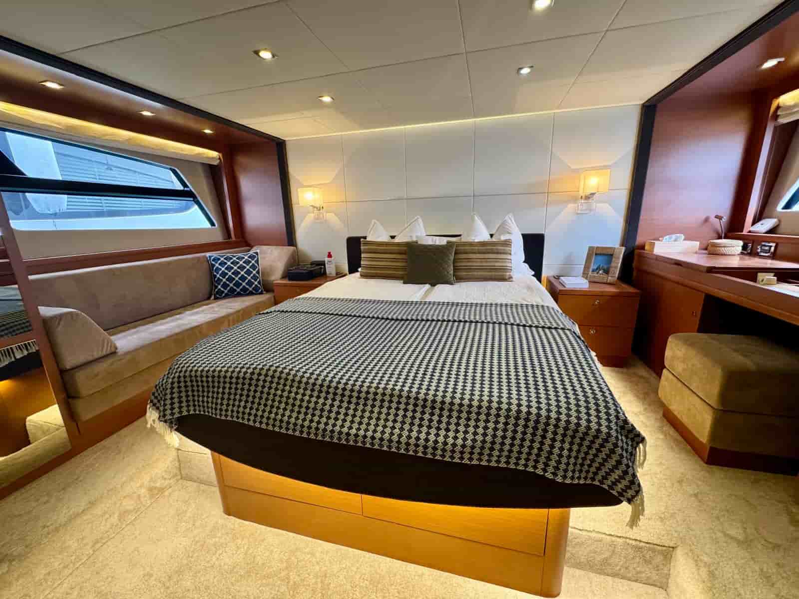 Prestige Yachts 60 Fly - View 22