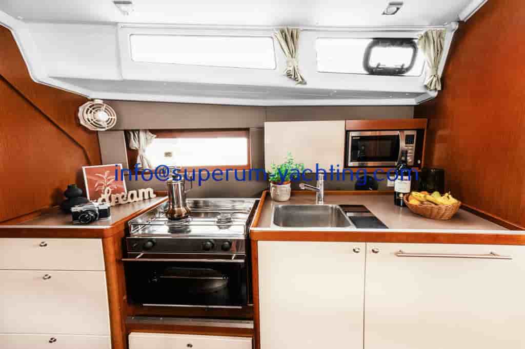 Beneteau Oceanis 38 - View 13