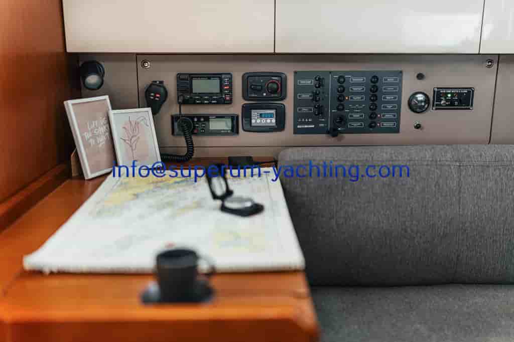 Beneteau Oceanis 38 - View 9