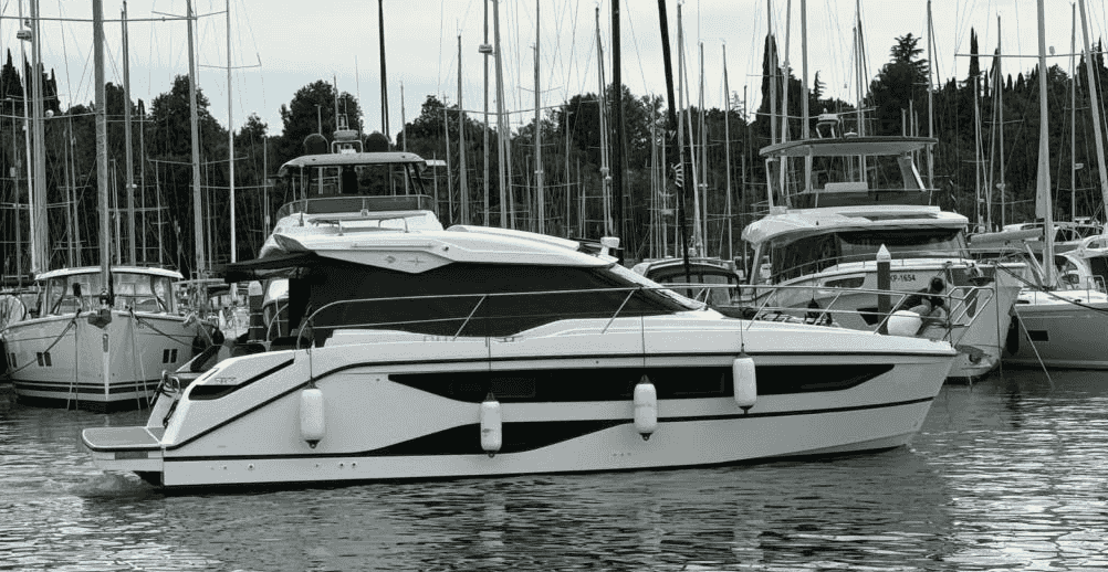 Bavaria SR36HT - View 1