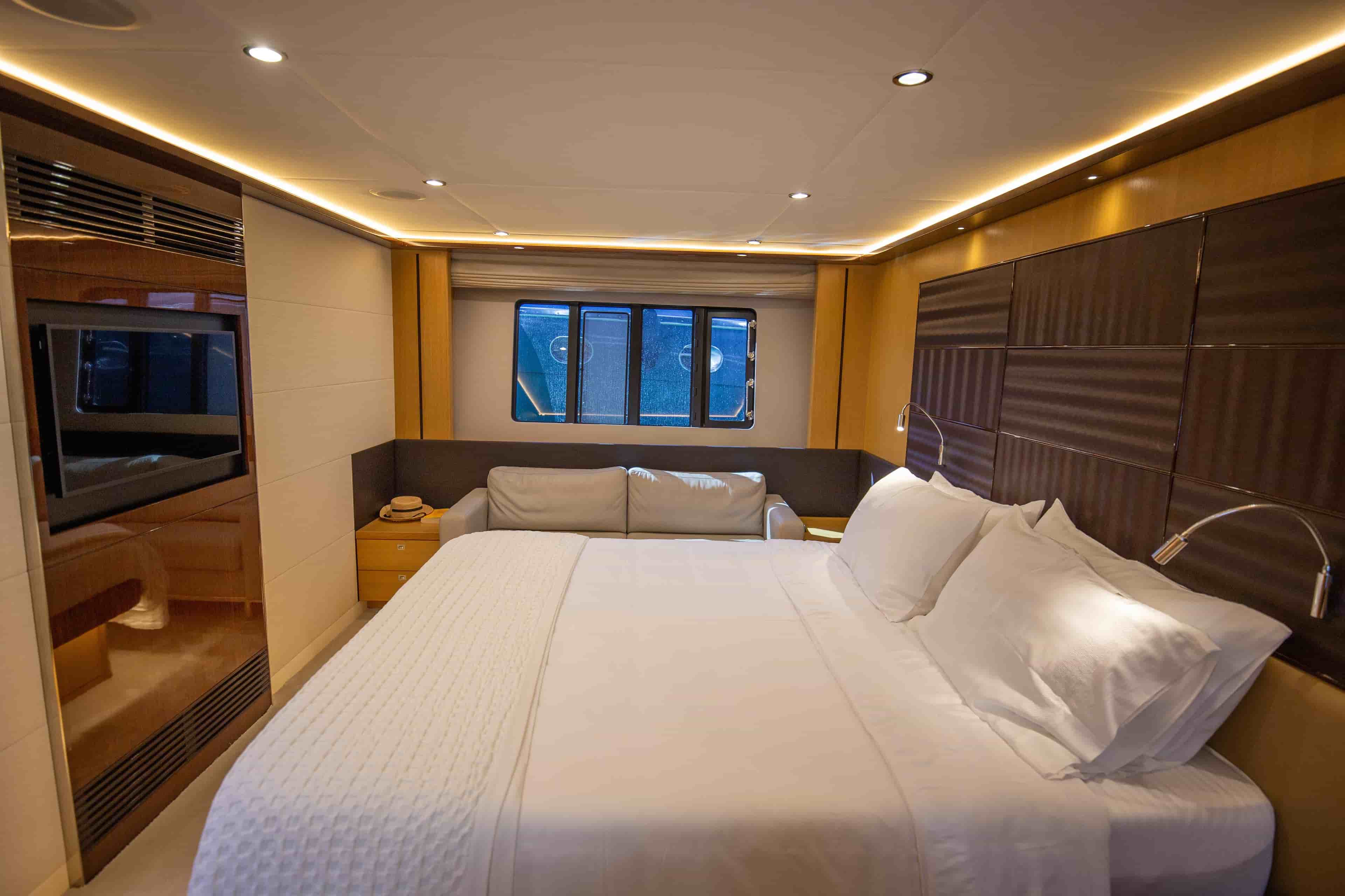 2013 Princess V72 - View 22