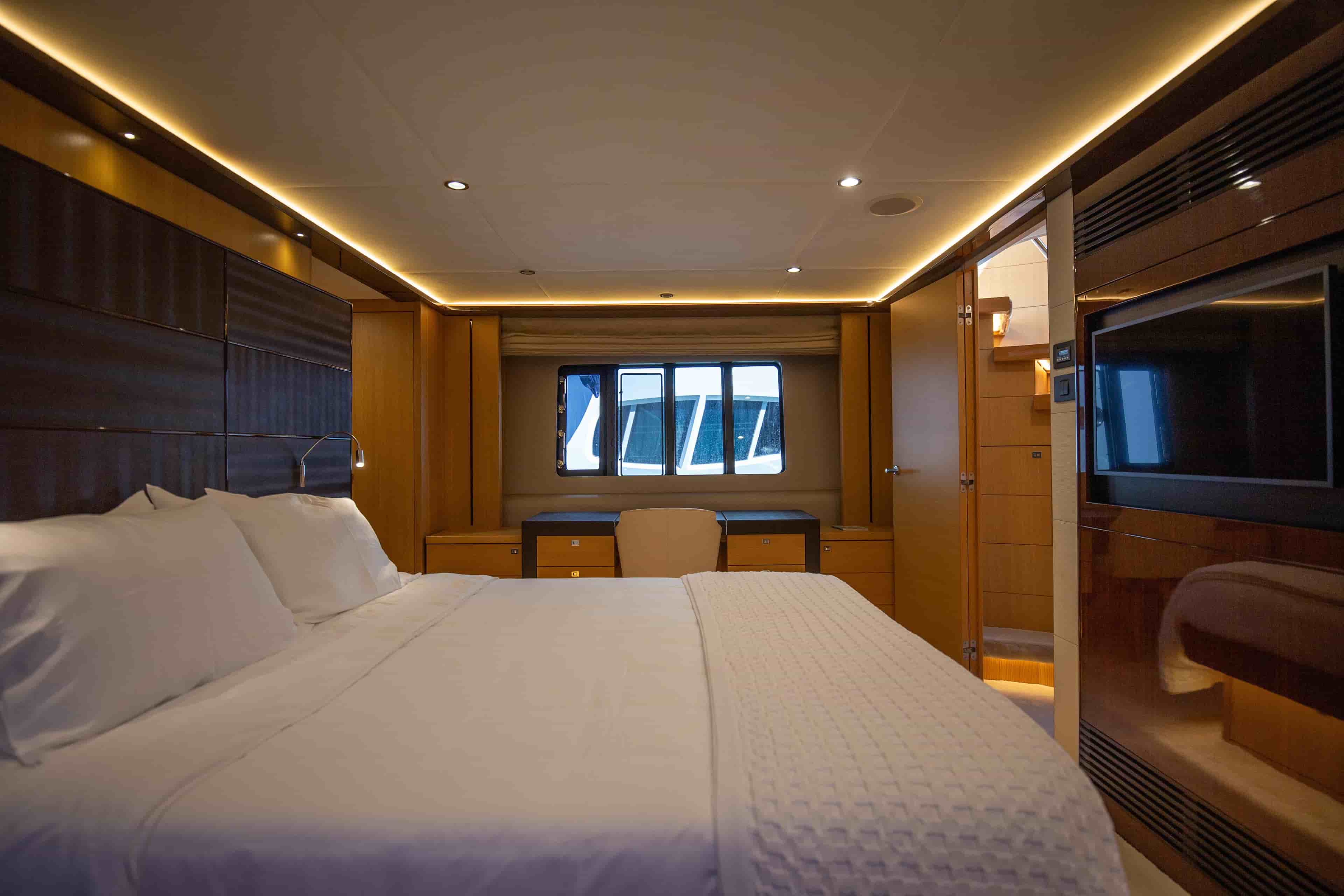 2013 Princess V72 - View 23