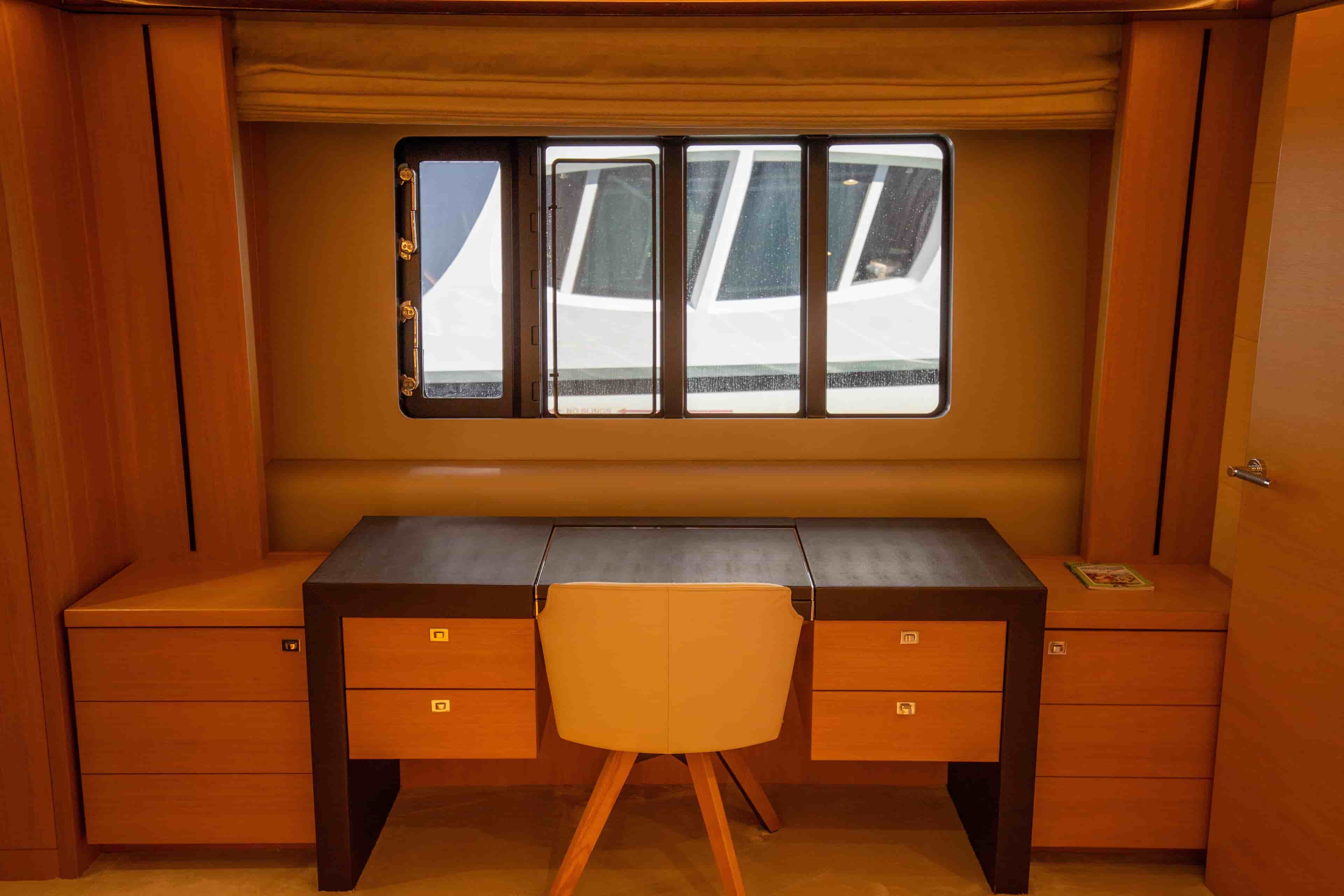 2013 Princess V72 - View 24