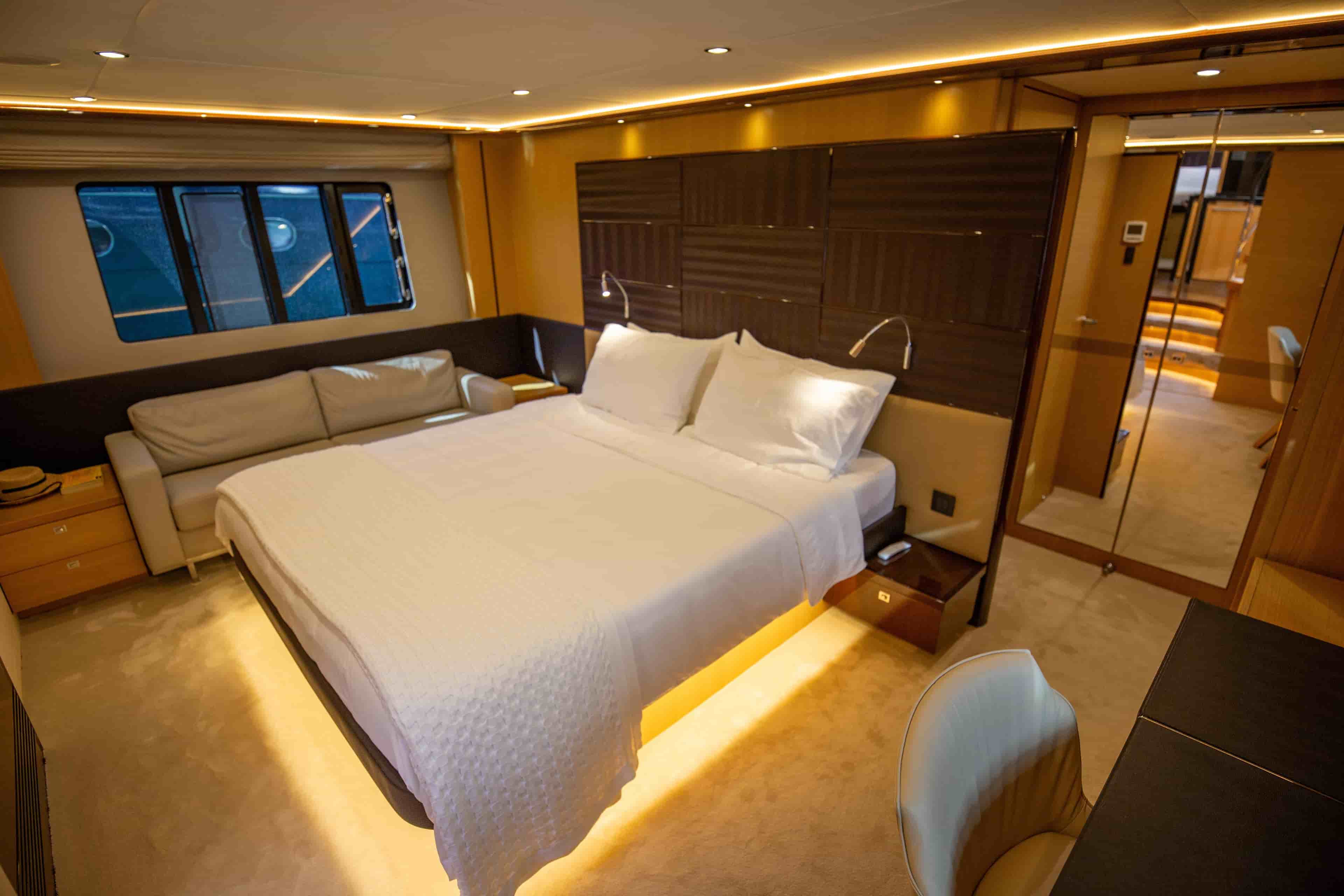 2013 Princess V72 - View 25