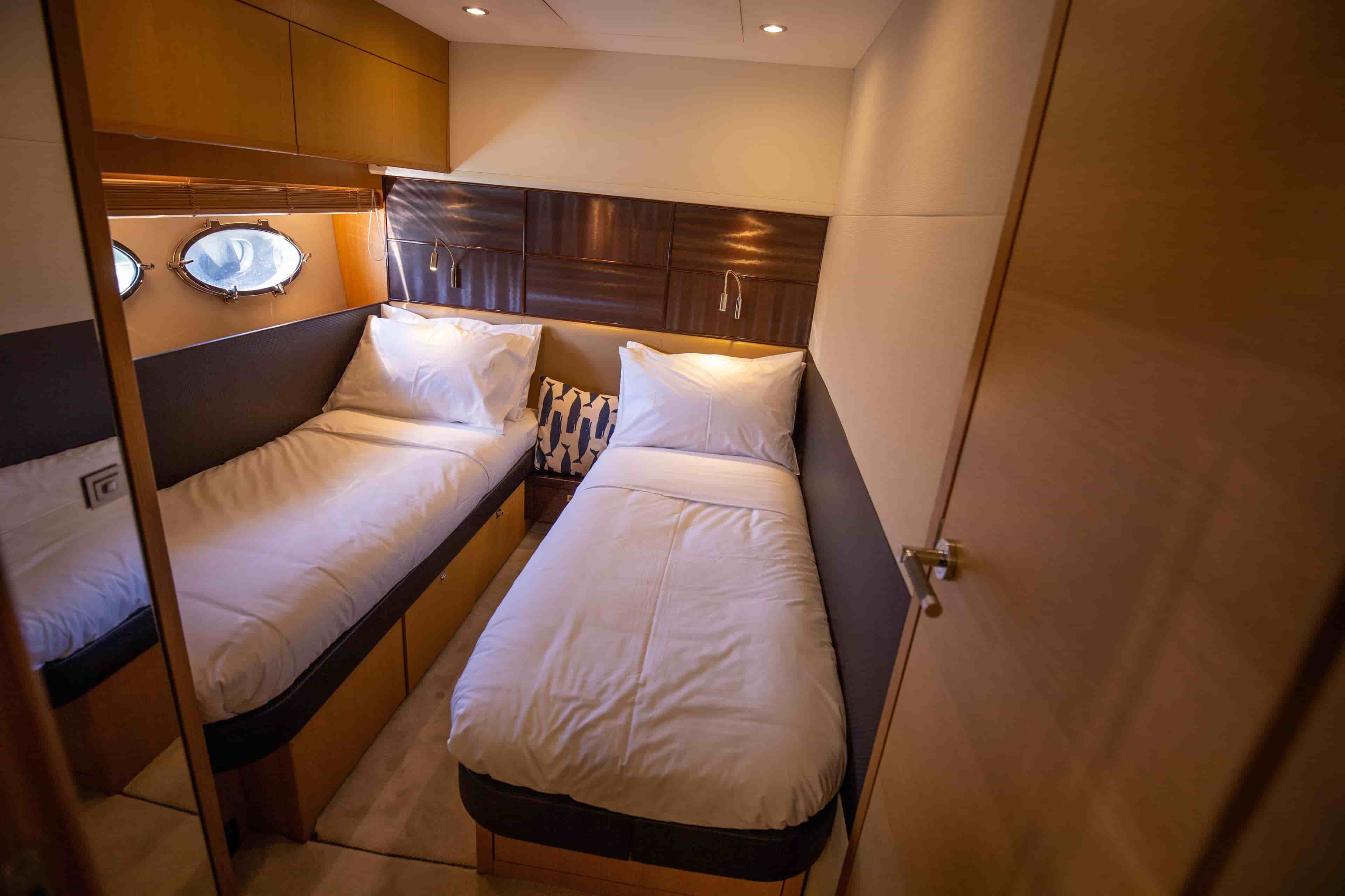 2013 Princess V72 - View 26