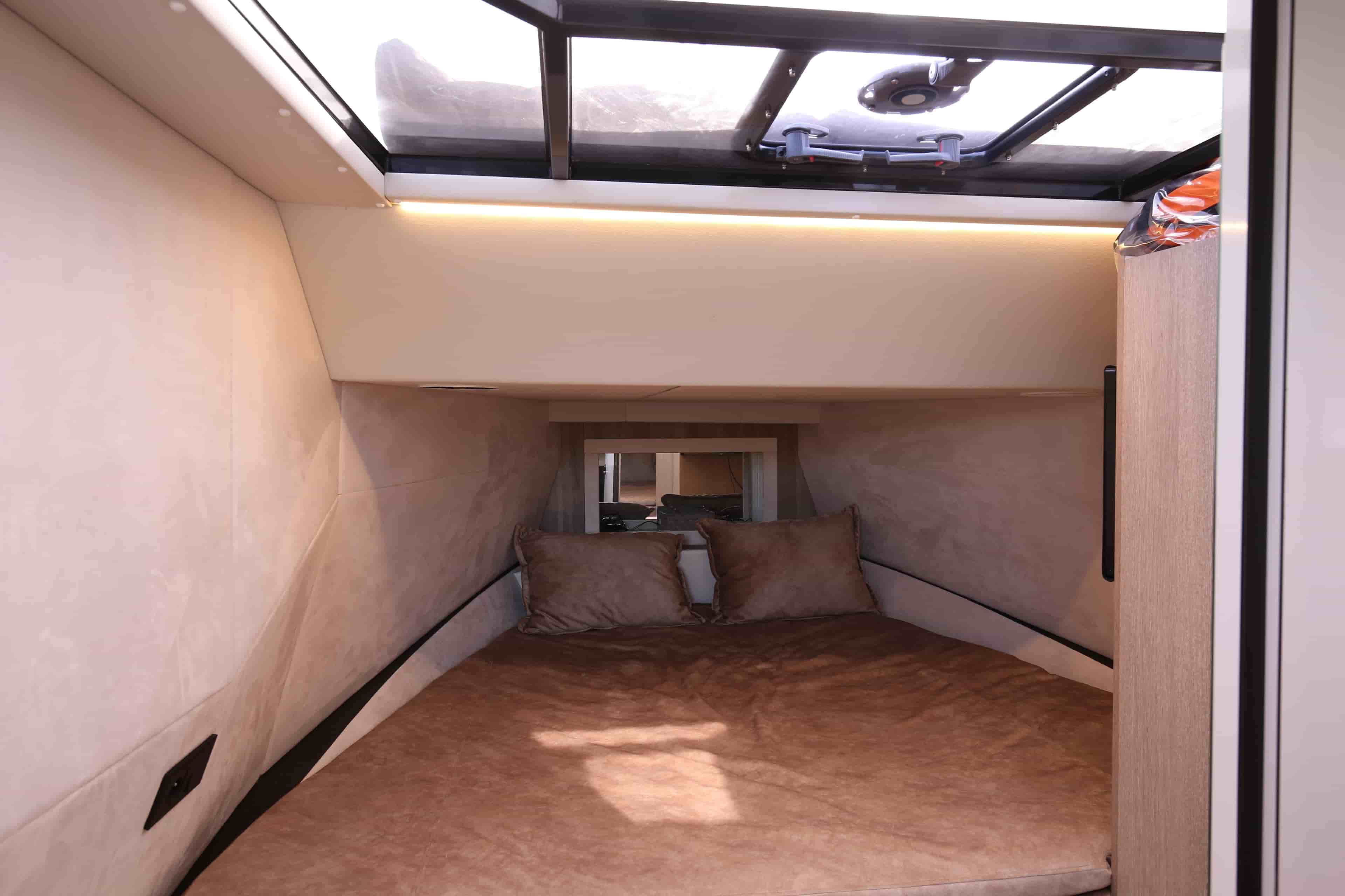 2022 Moon 45 - View 14