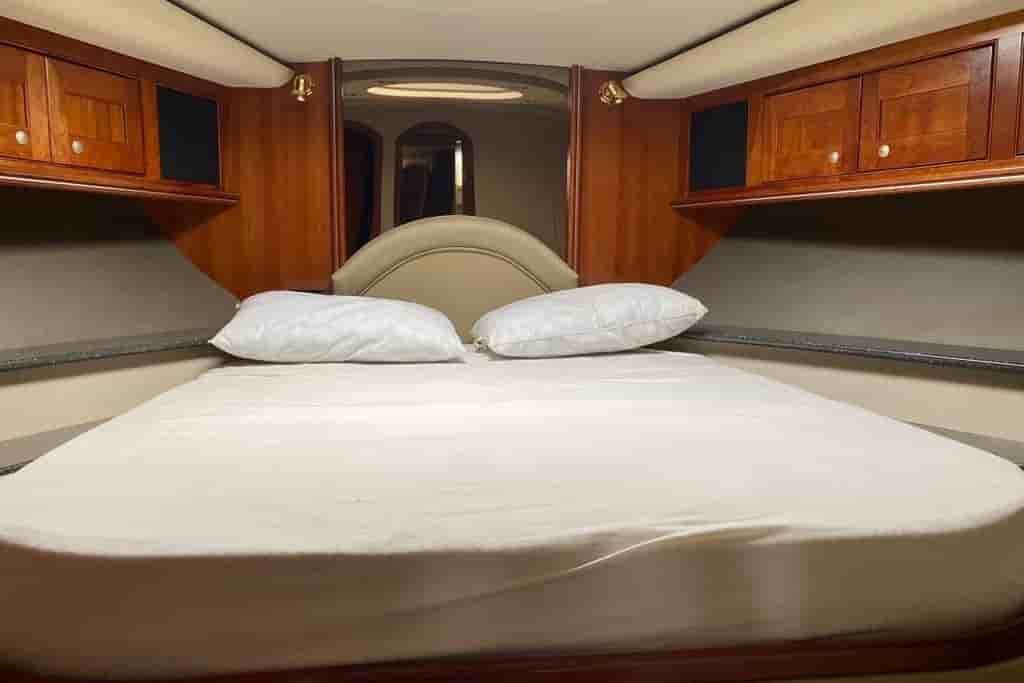 2007 Cruisers Yachts 560 Express - View 13