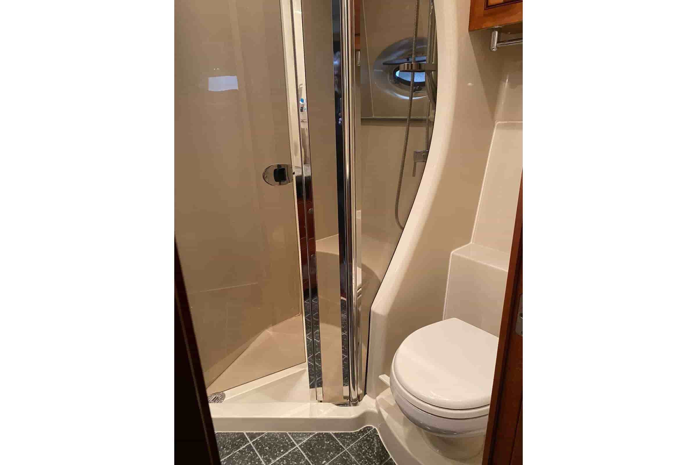 2007 Cruisers Yachts 560 Express - View 15