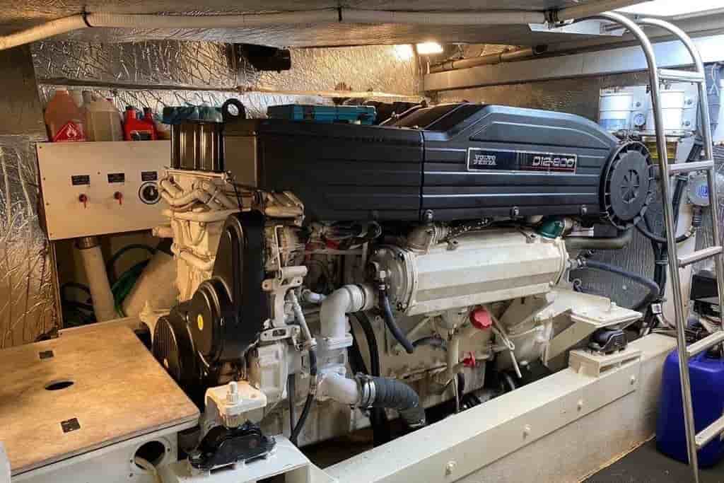 2007 Cruisers Yachts 560 Express - View 16