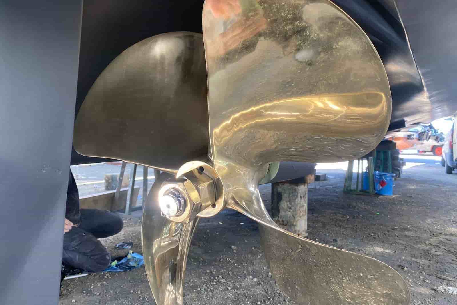 2007 Cruisers Yachts 560 Express - View 18