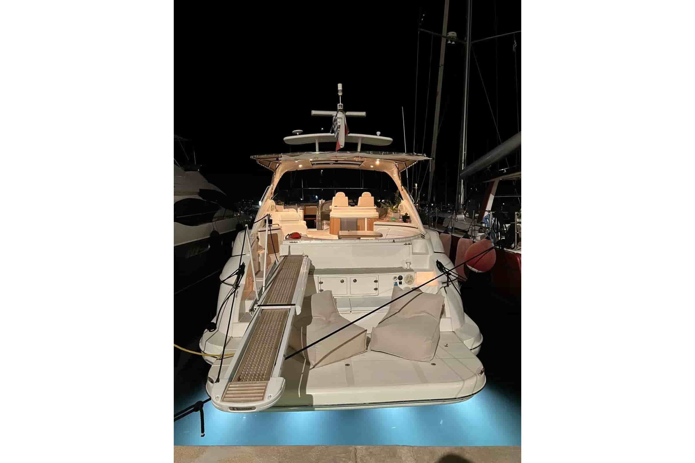 2007 Cruisers Yachts 560 Express - View 3