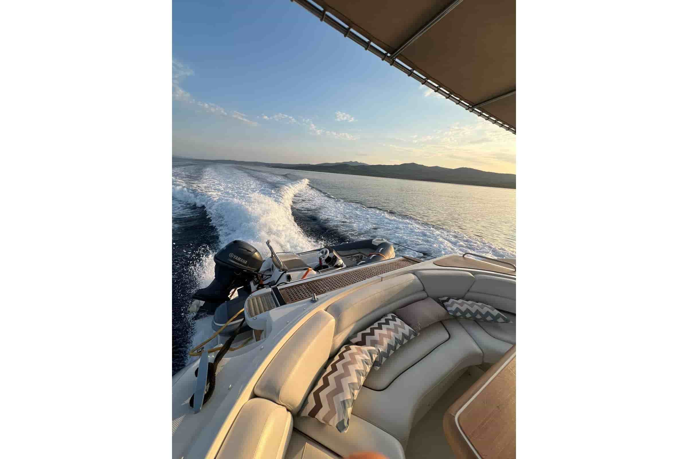 2007 Cruisers Yachts 560 Express - View 4