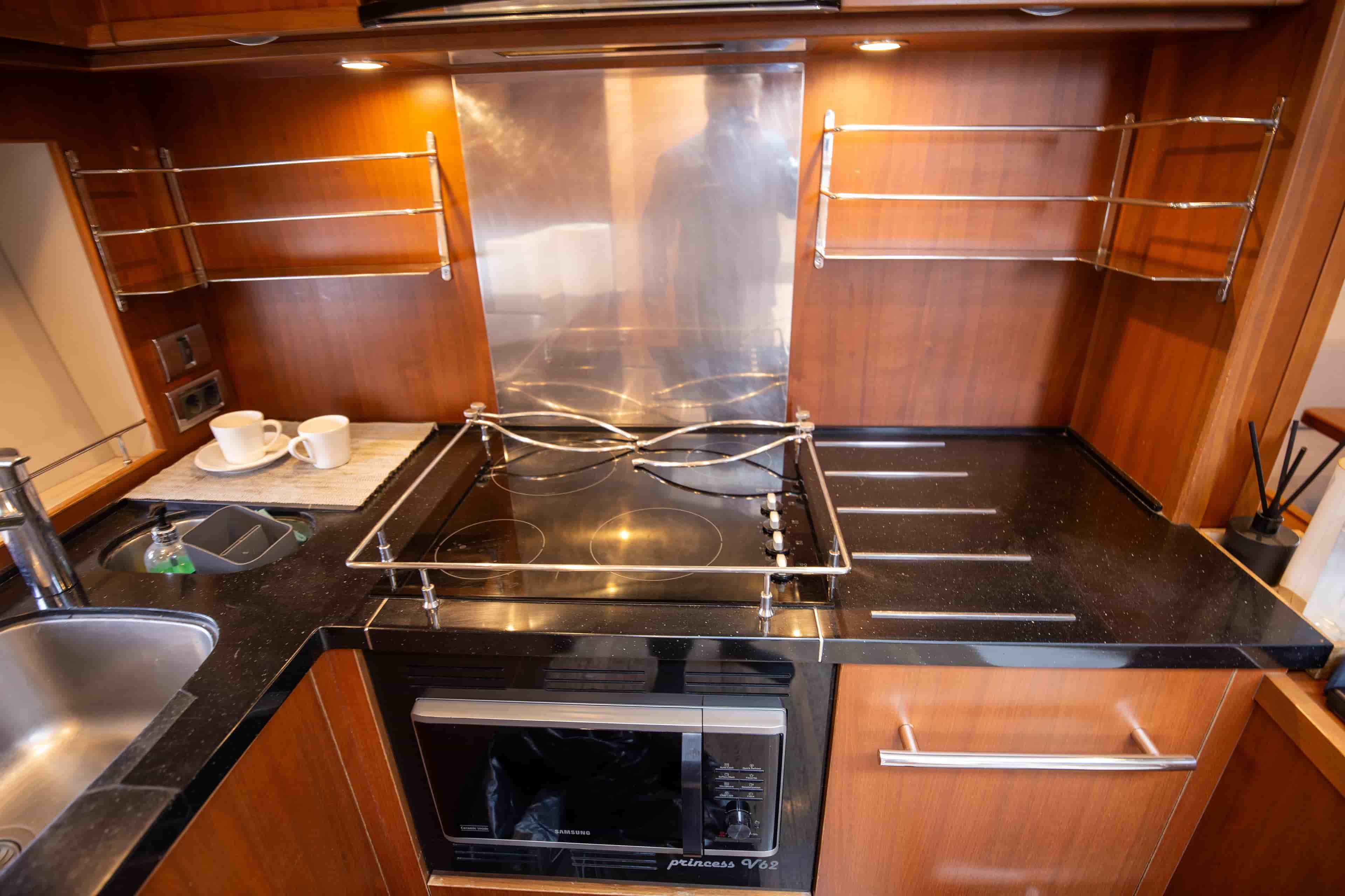 2011 Princess V62 - View 24