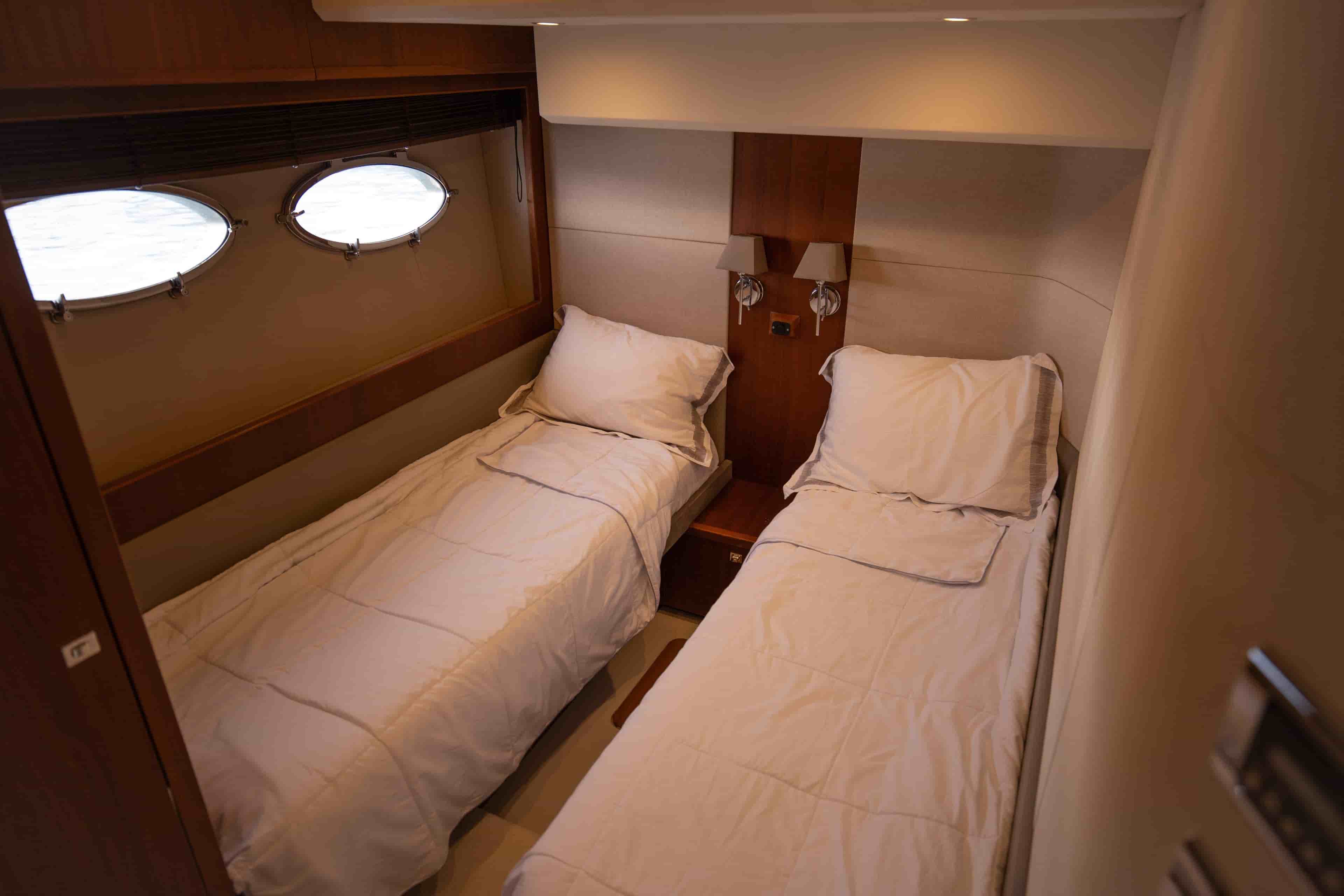 2011 Princess V62 - View 25