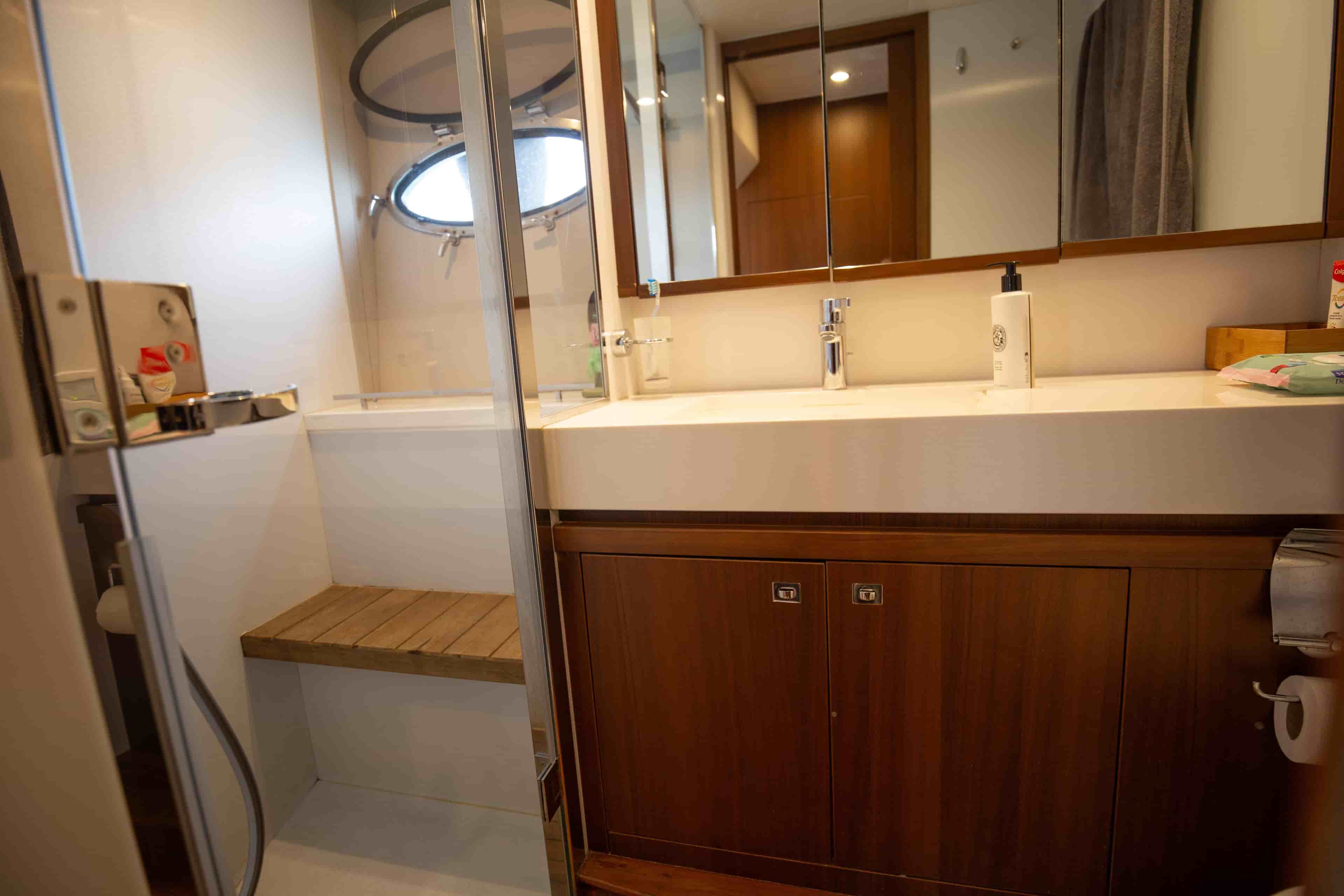 2011 Princess V62 - View 27