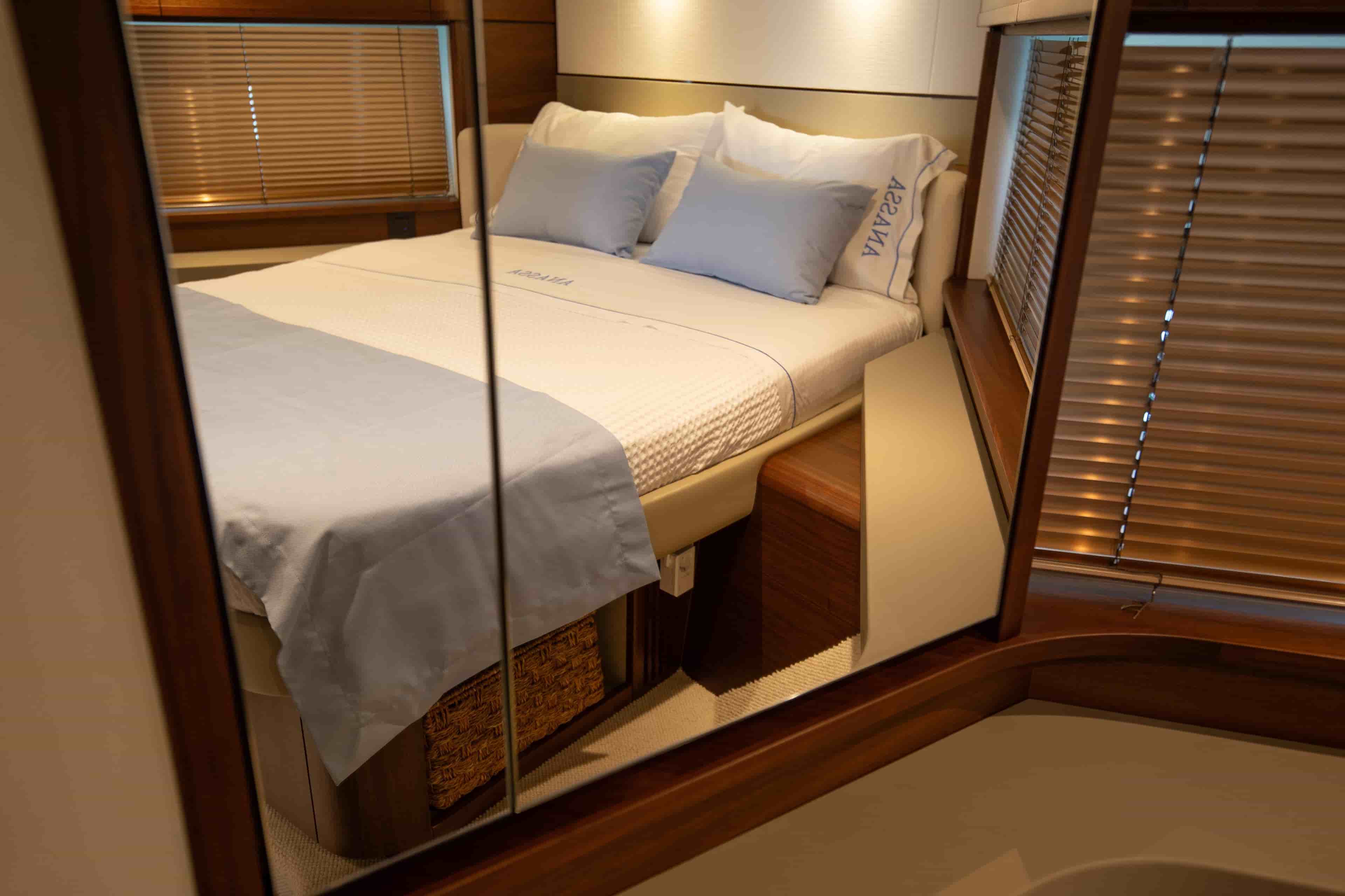 2011 Princess V62 - View 33