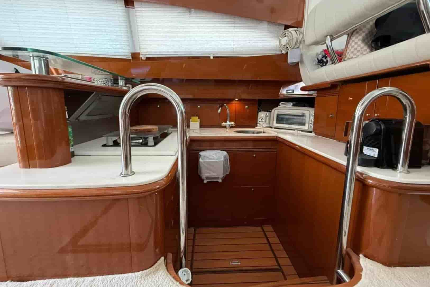 2005 Jeanneau Prestige 46 - View 13