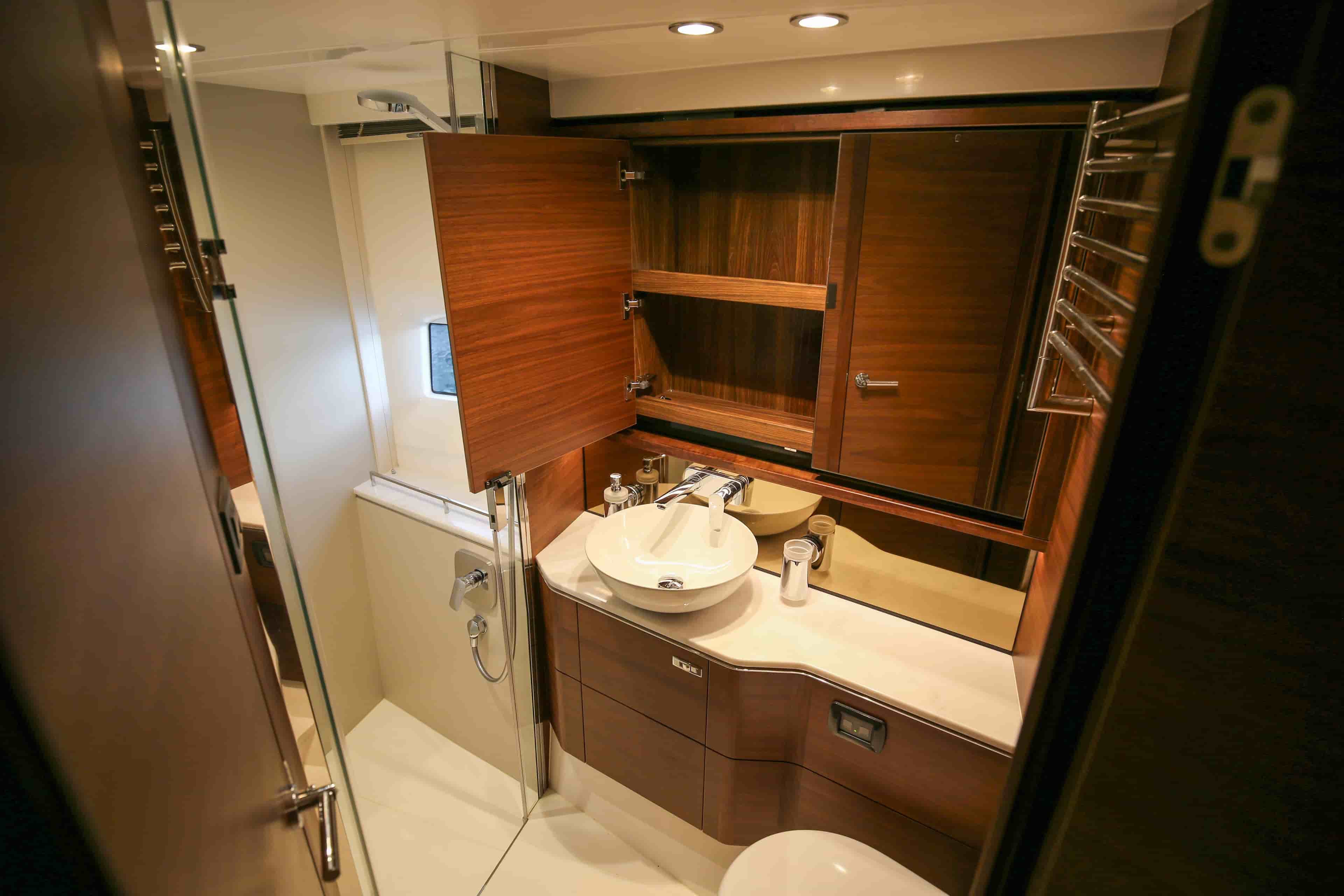 2025 Princess F55 - View 28