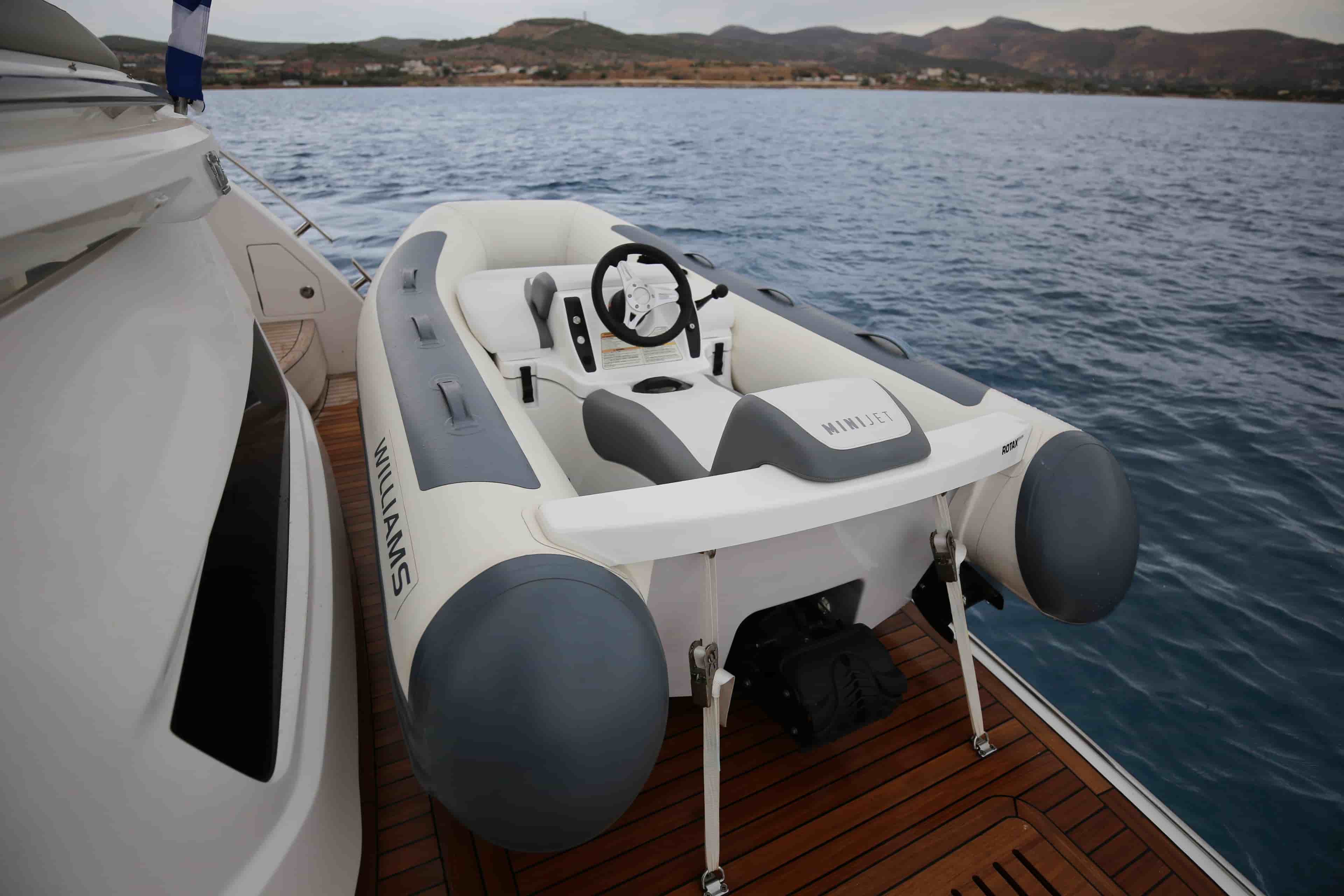 2025 Princess F55 - View 7