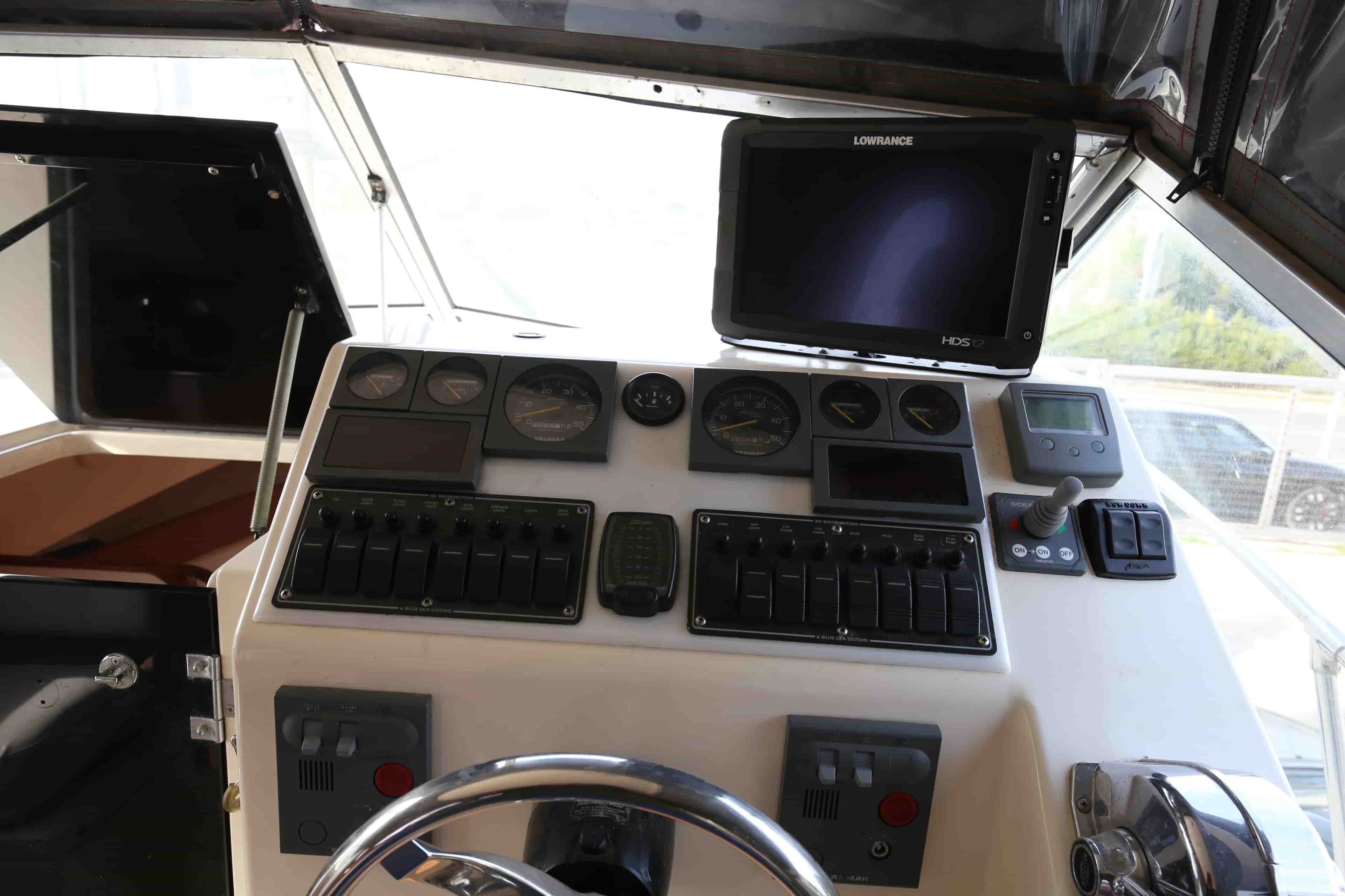 1997 Custom Lambro boats Bluewater 27 - View 8