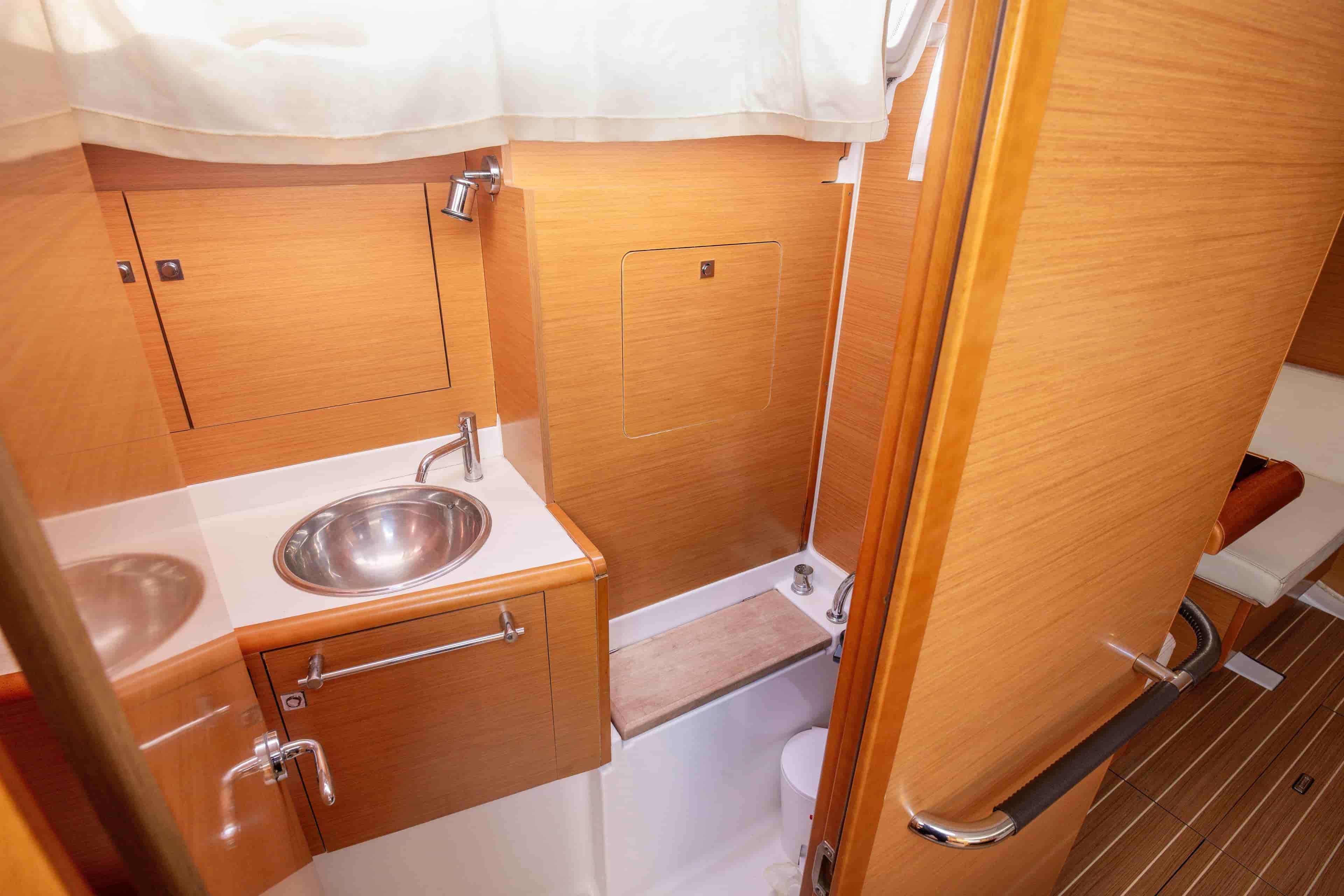 2013 Jeanneau Sun Odyssey 439 - View 28