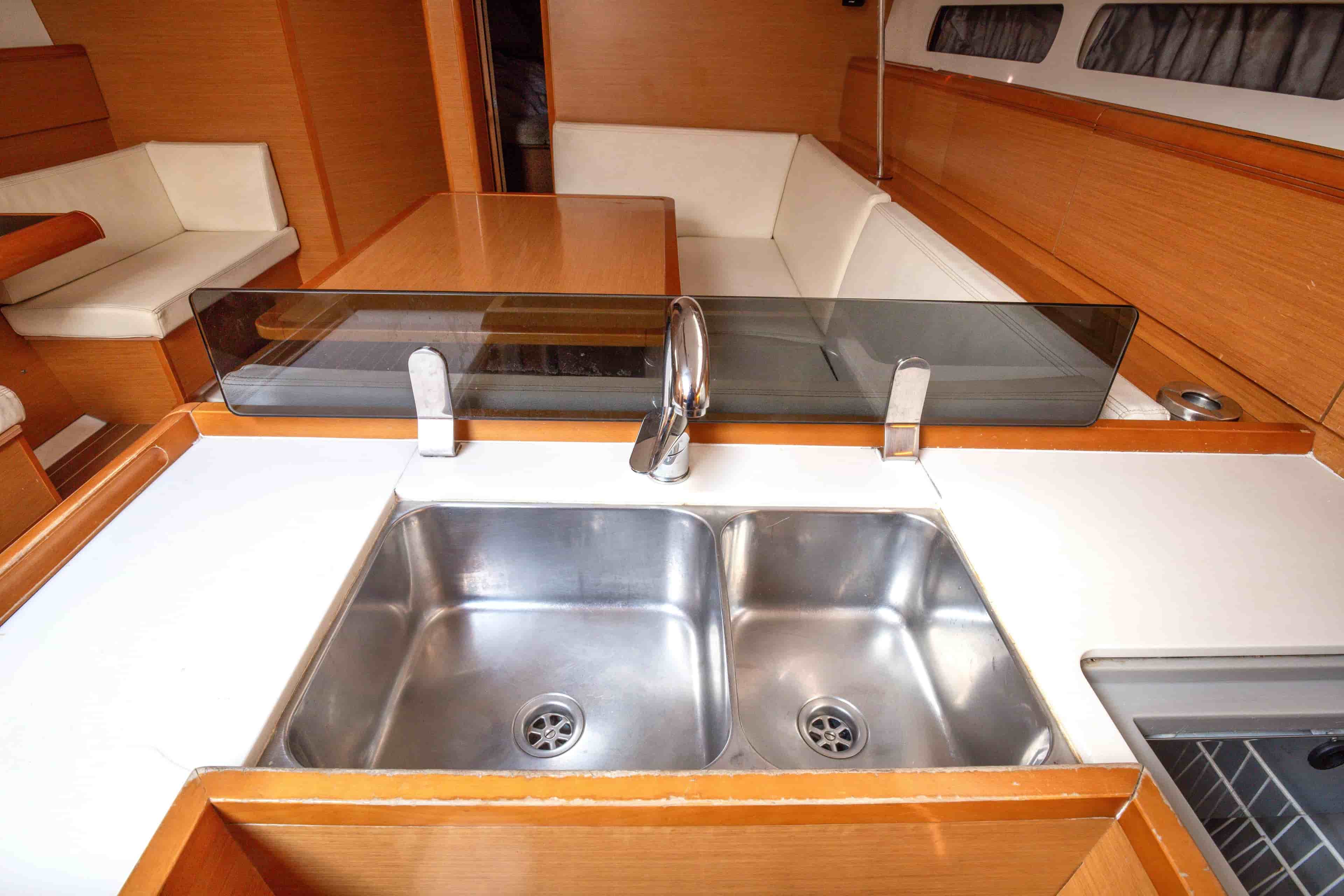 2013 Jeanneau Sun Odyssey 439 - View 37