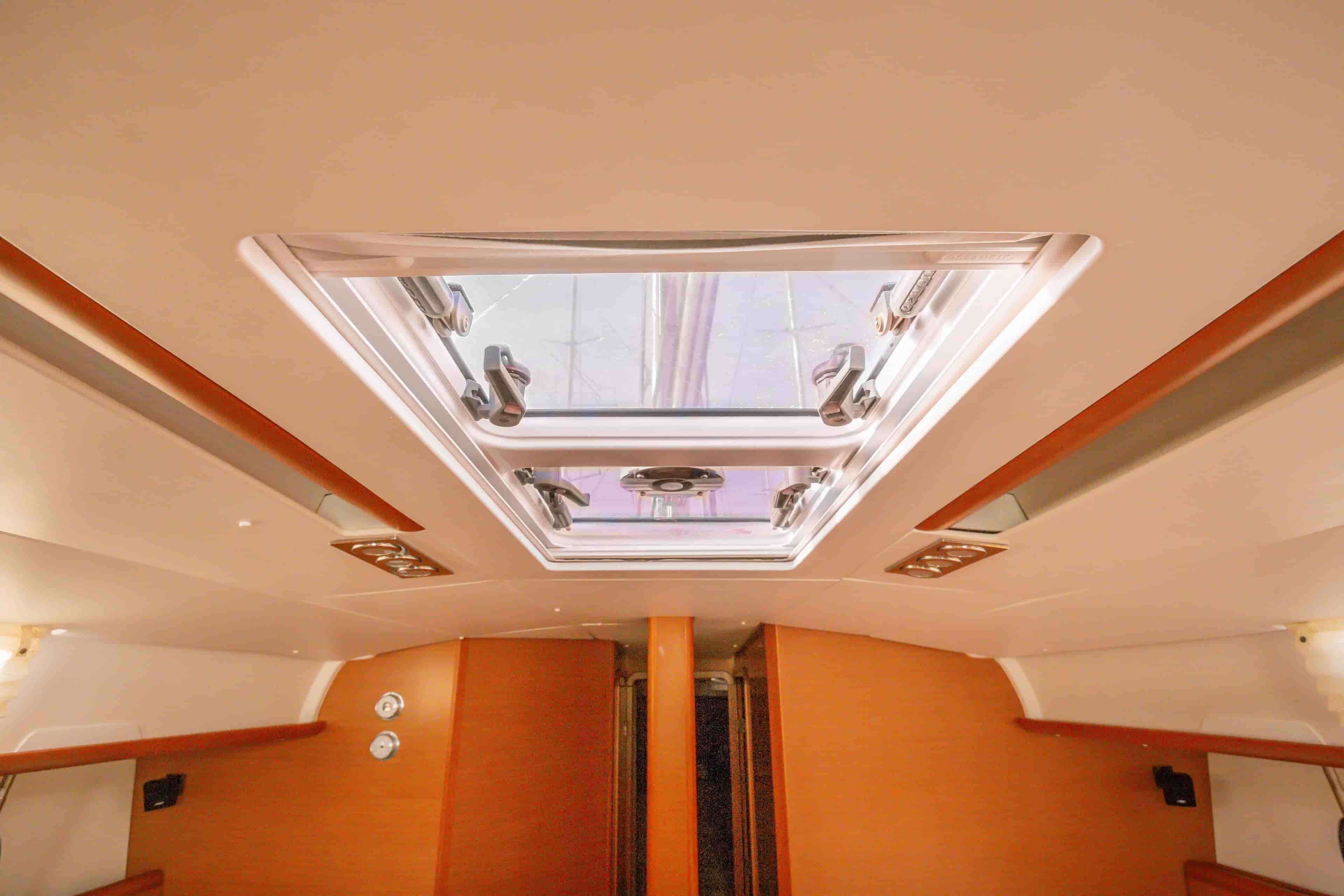 2013 Jeanneau Sun Odyssey 439 - View 40