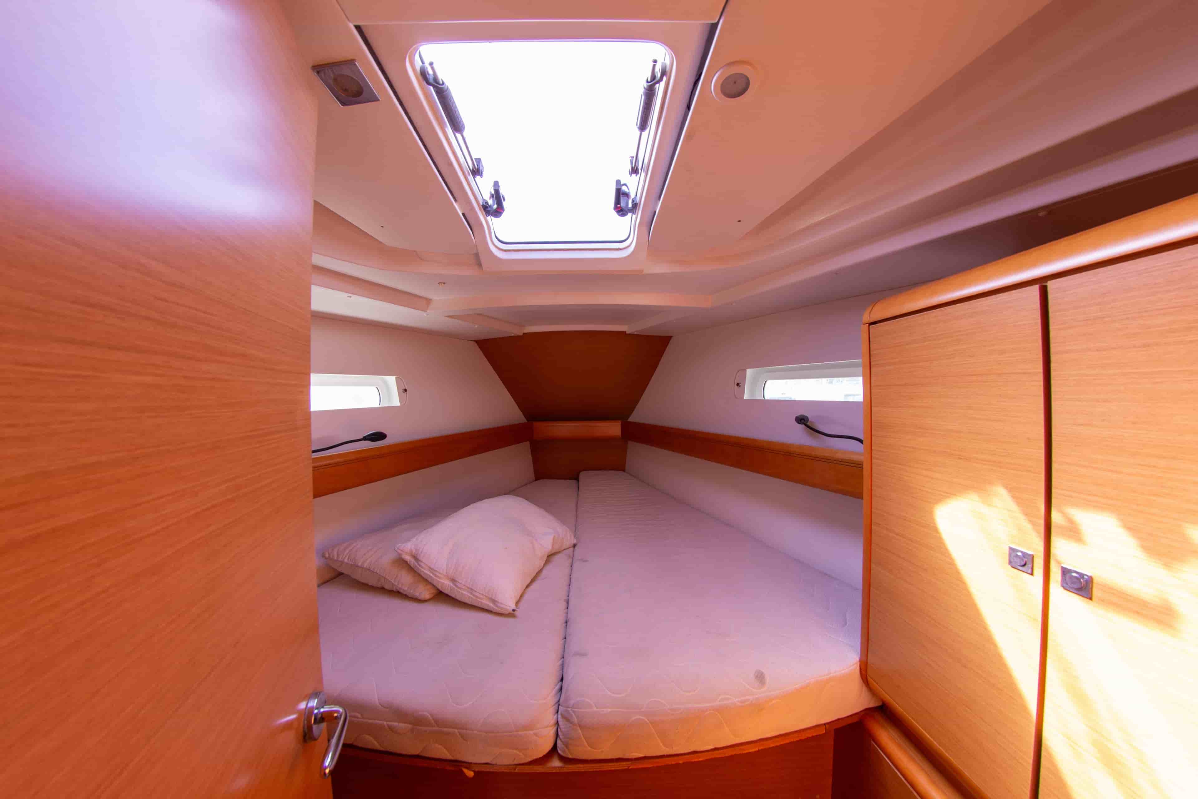 2012 Jeanneau Sun Odyssey 439 - View 10