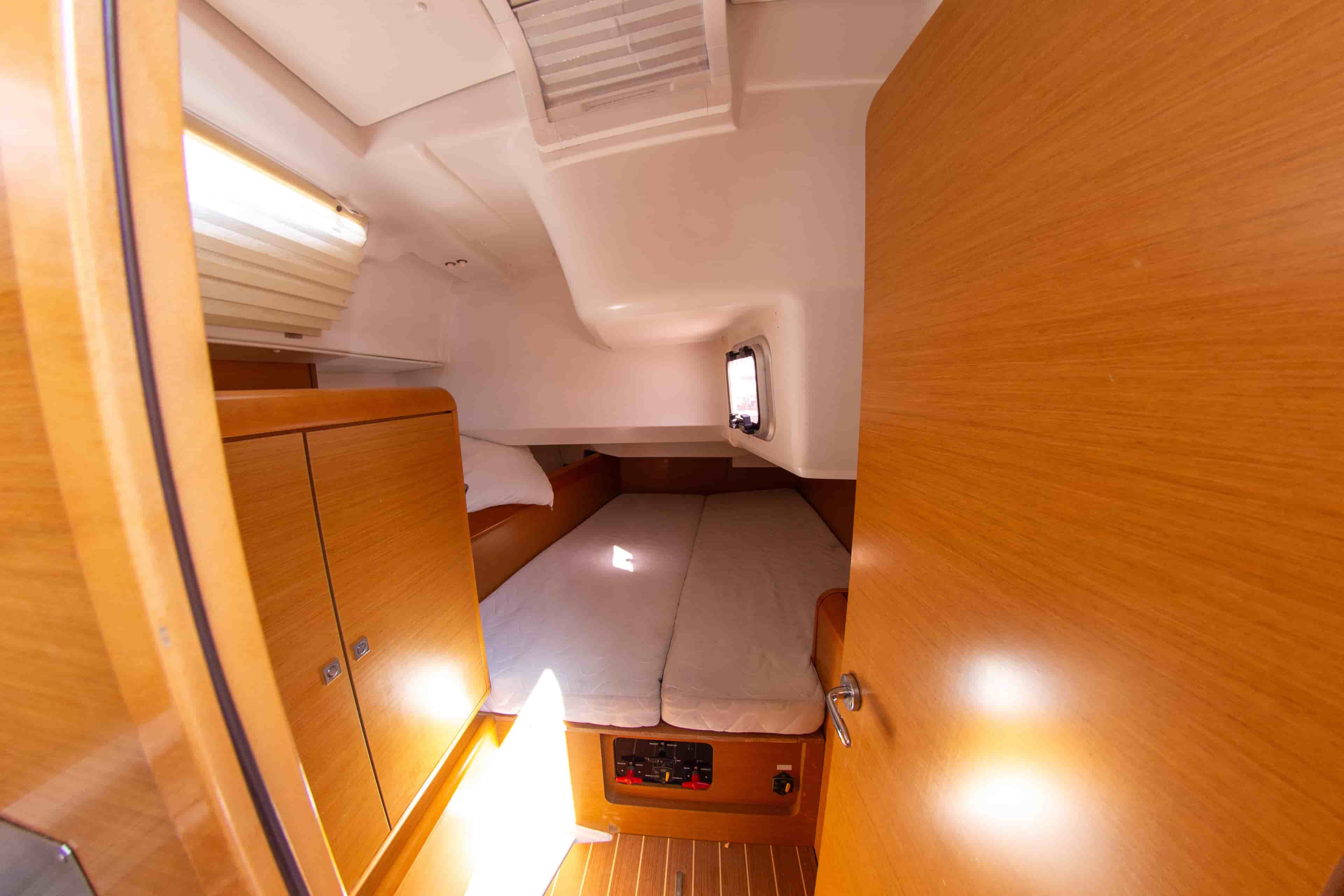 2012 Jeanneau Sun Odyssey 439 - View 12