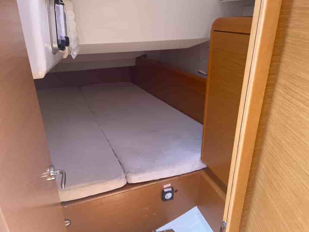 2012 Jeanneau Sun Odyssey 439 - View 14