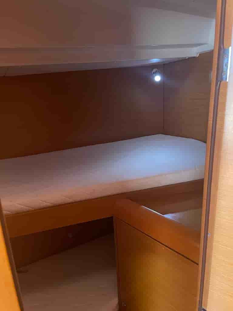 2012 Jeanneau Sun Odyssey 439 - View 15