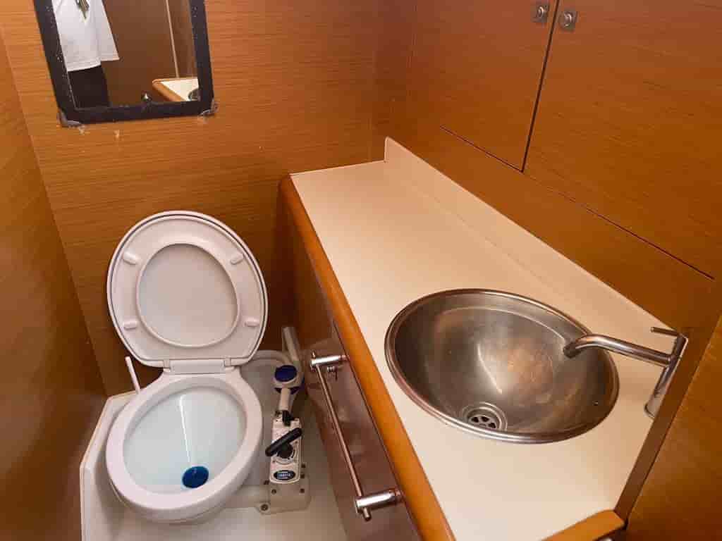 2012 Jeanneau Sun Odyssey 439 - View 16