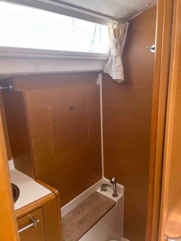 2012 Jeanneau Sun Odyssey 439 - View 17