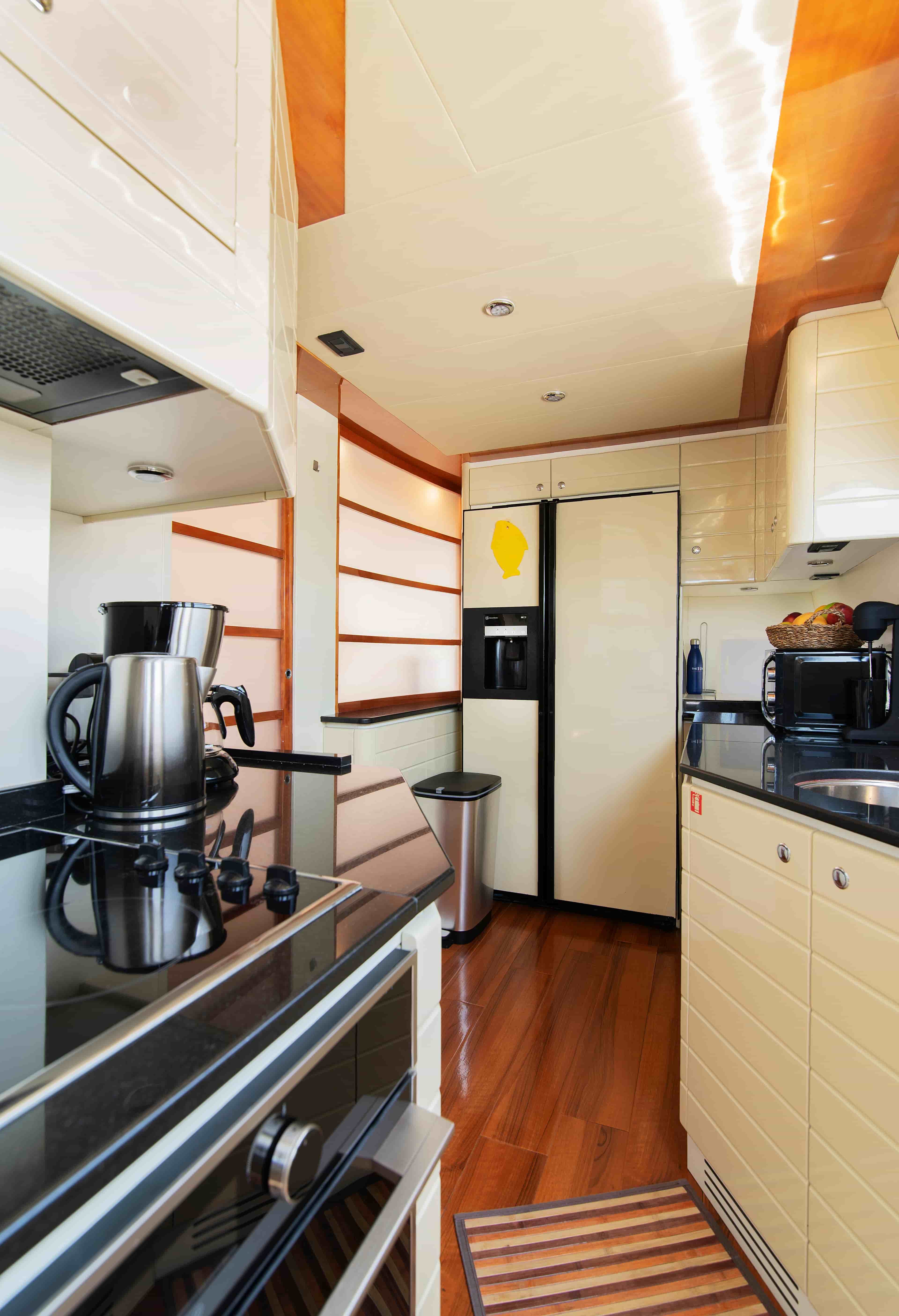 2003 Ferretti Yachts 760 - View 15