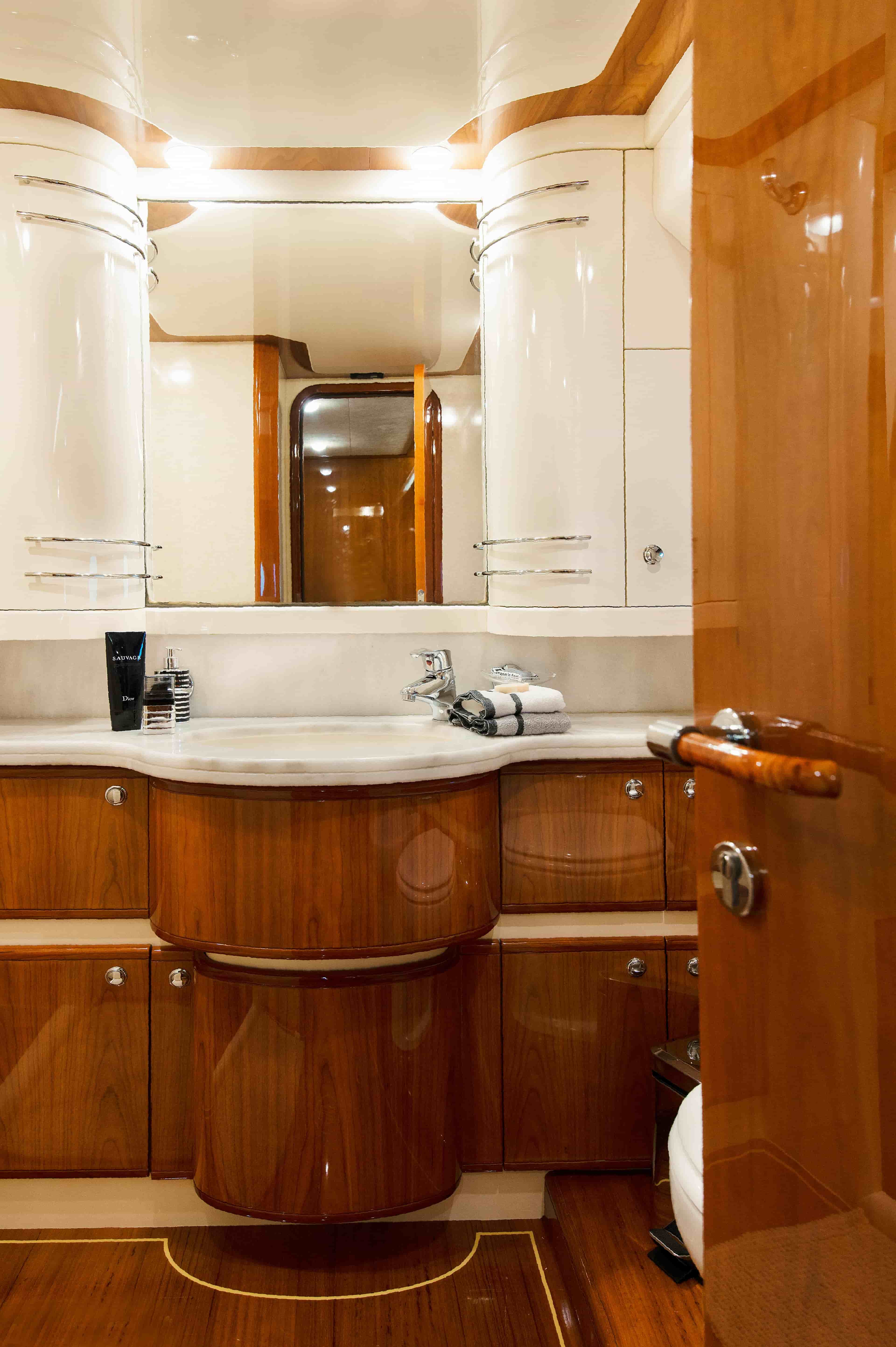 2003 Ferretti Yachts 760 - View 20