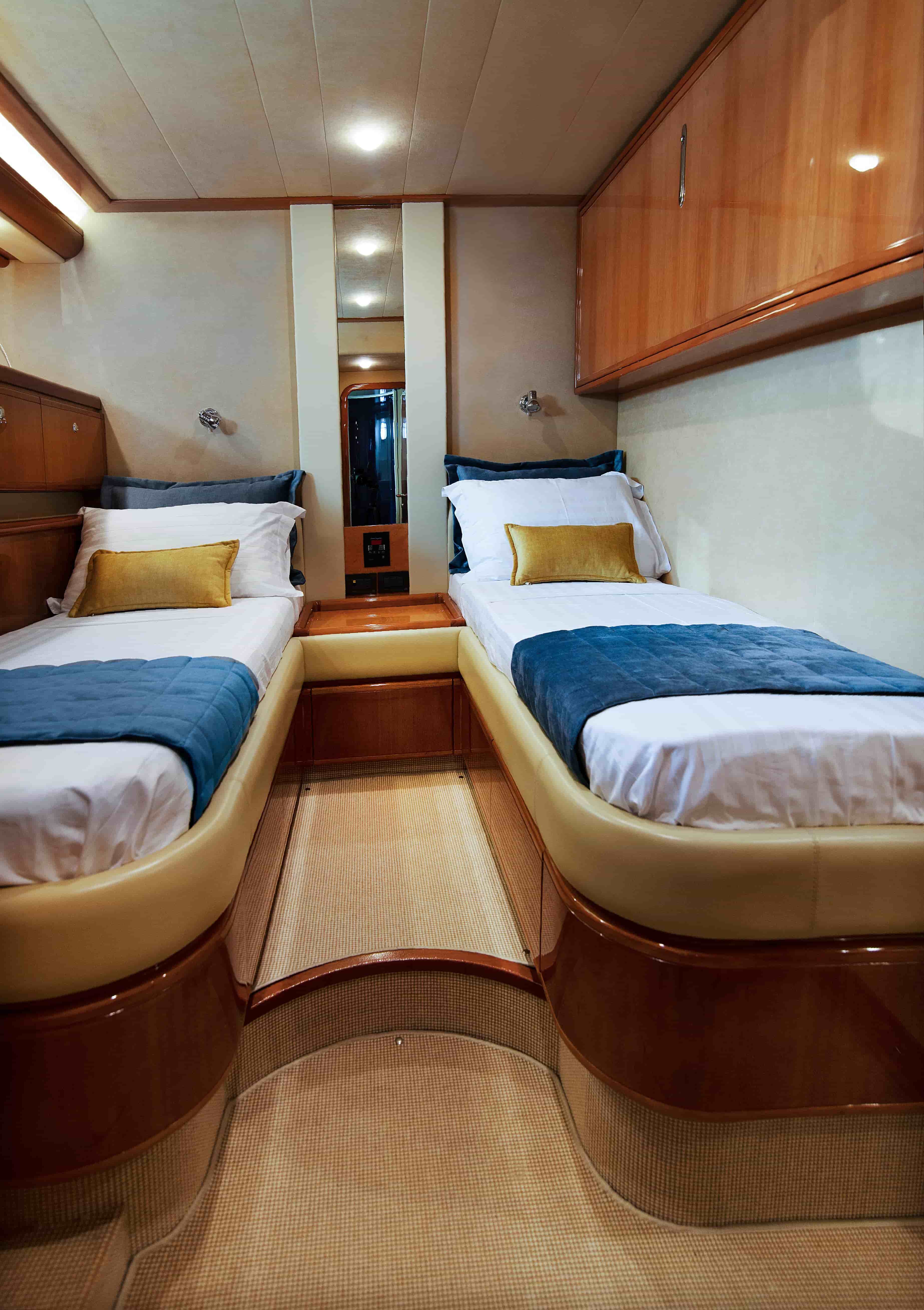 2003 Ferretti Yachts 760 - View 23