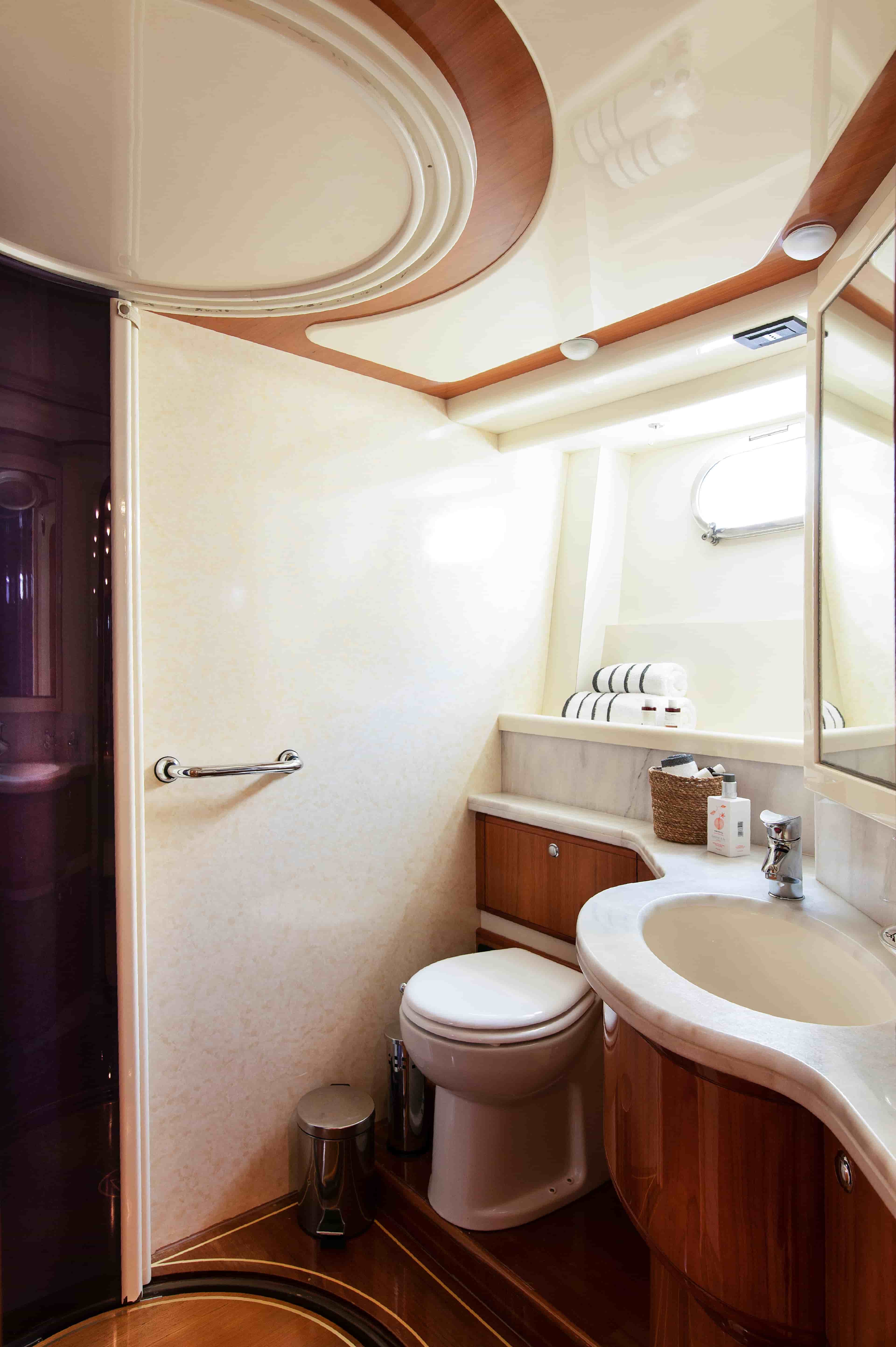 2003 Ferretti Yachts 760 - View 24