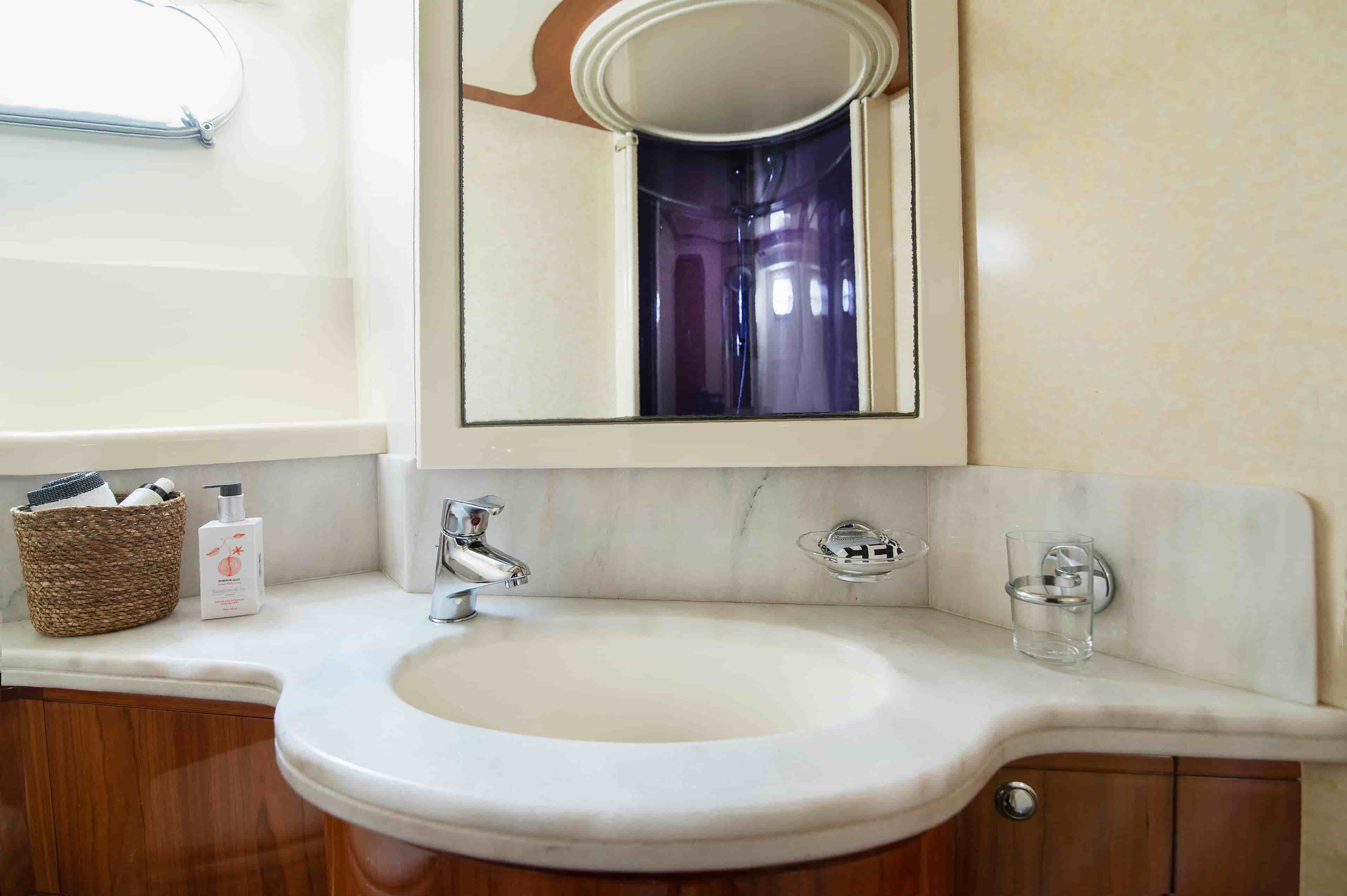 2003 Ferretti Yachts 760 - View 25