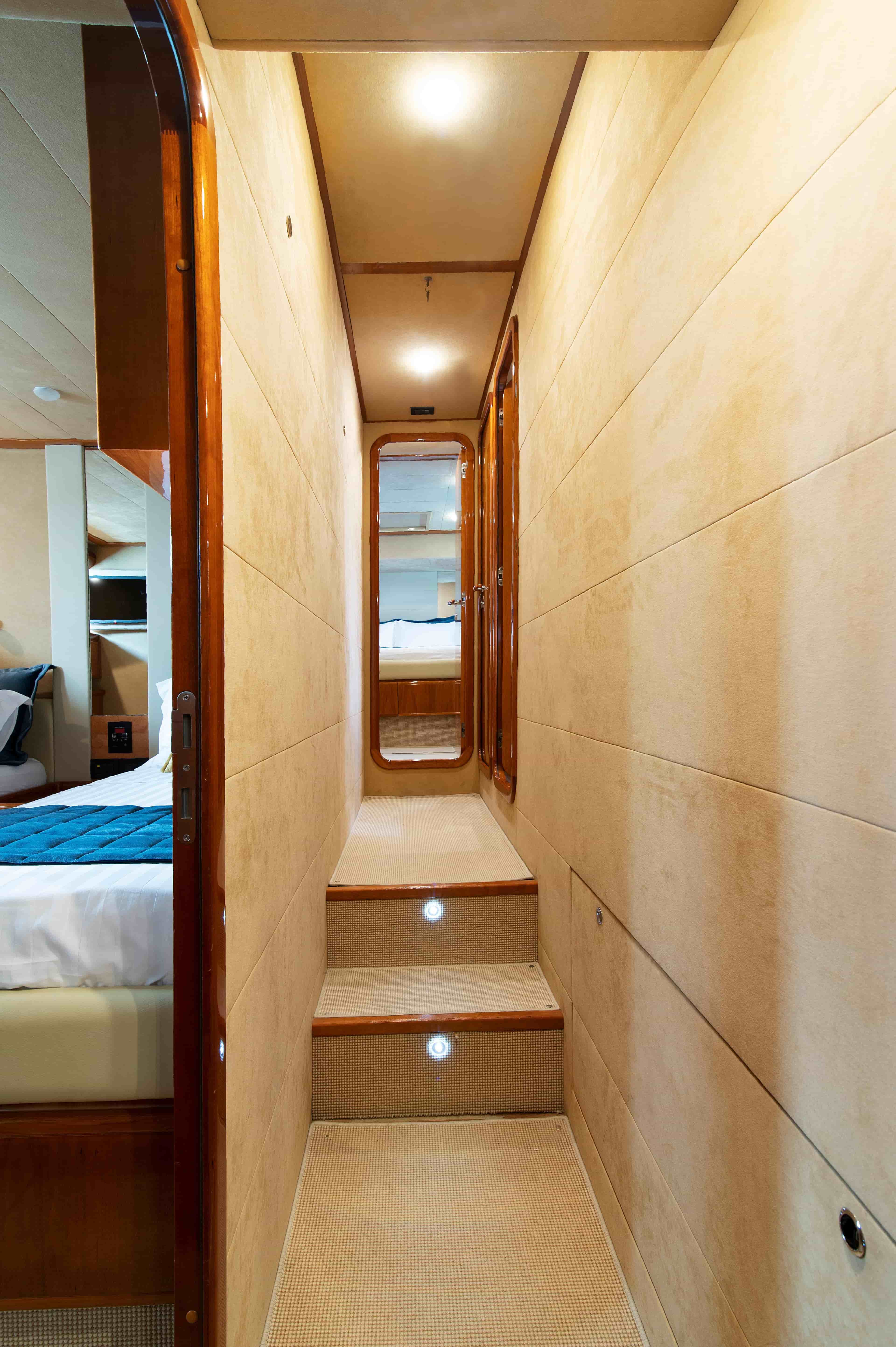 2003 Ferretti Yachts 760 - View 28