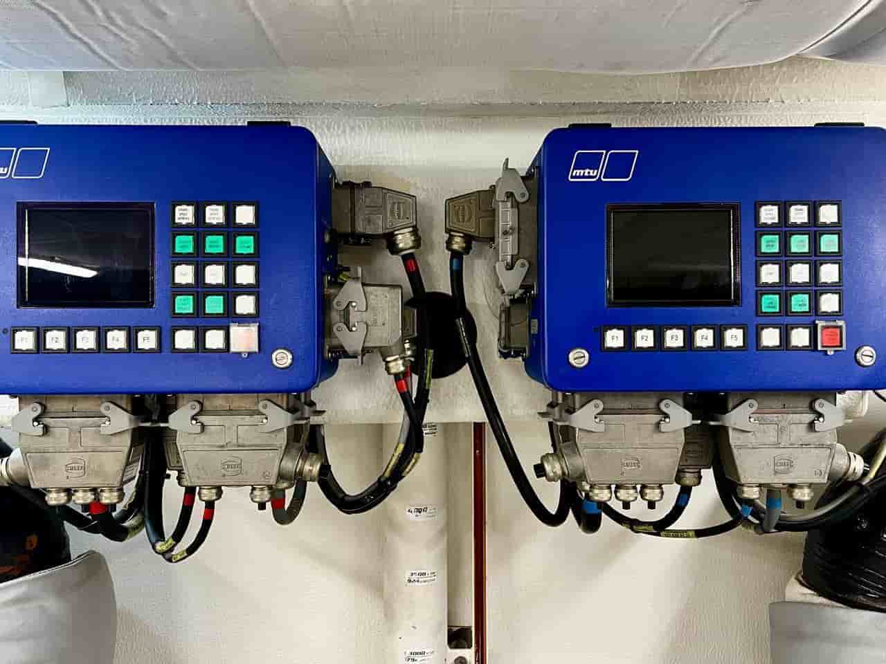 2003 Ferretti Yachts 760 - View 40