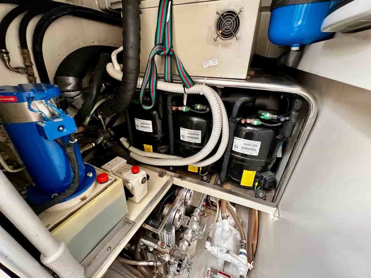 2003 Ferretti Yachts 760 - View 43