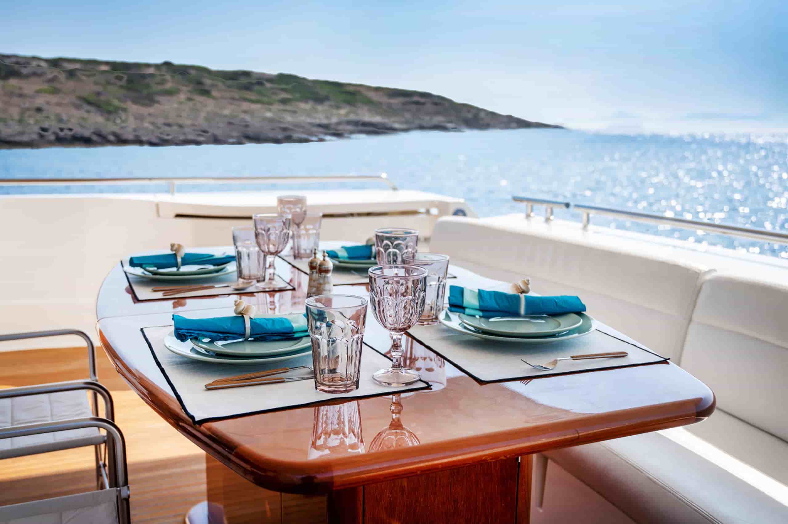 2003 Ferretti Yachts 760 - View 9