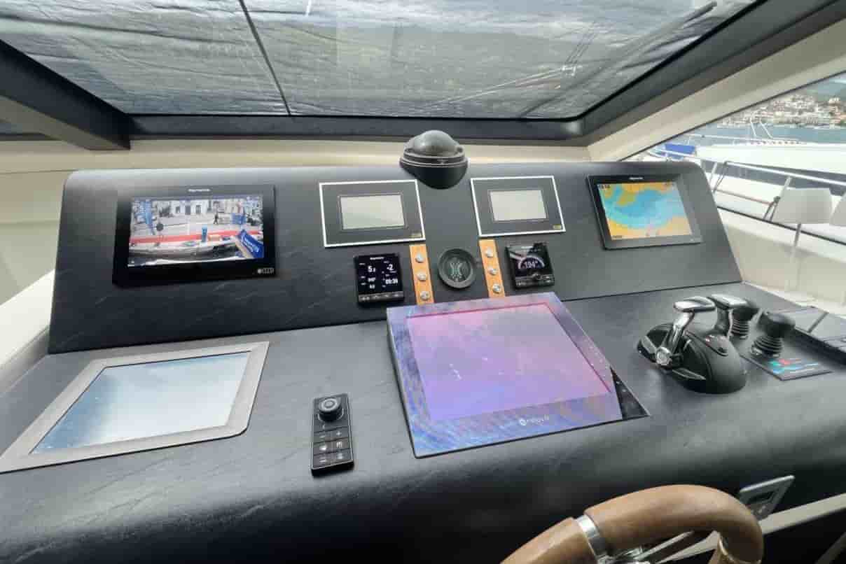 2006 Azimut 85F - View 21