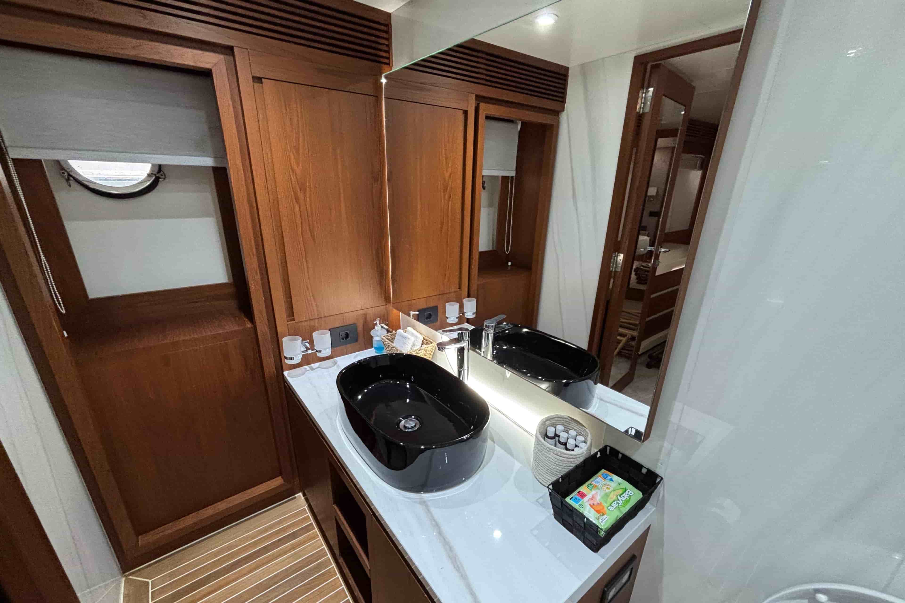 2006 Azimut 85F - View 26