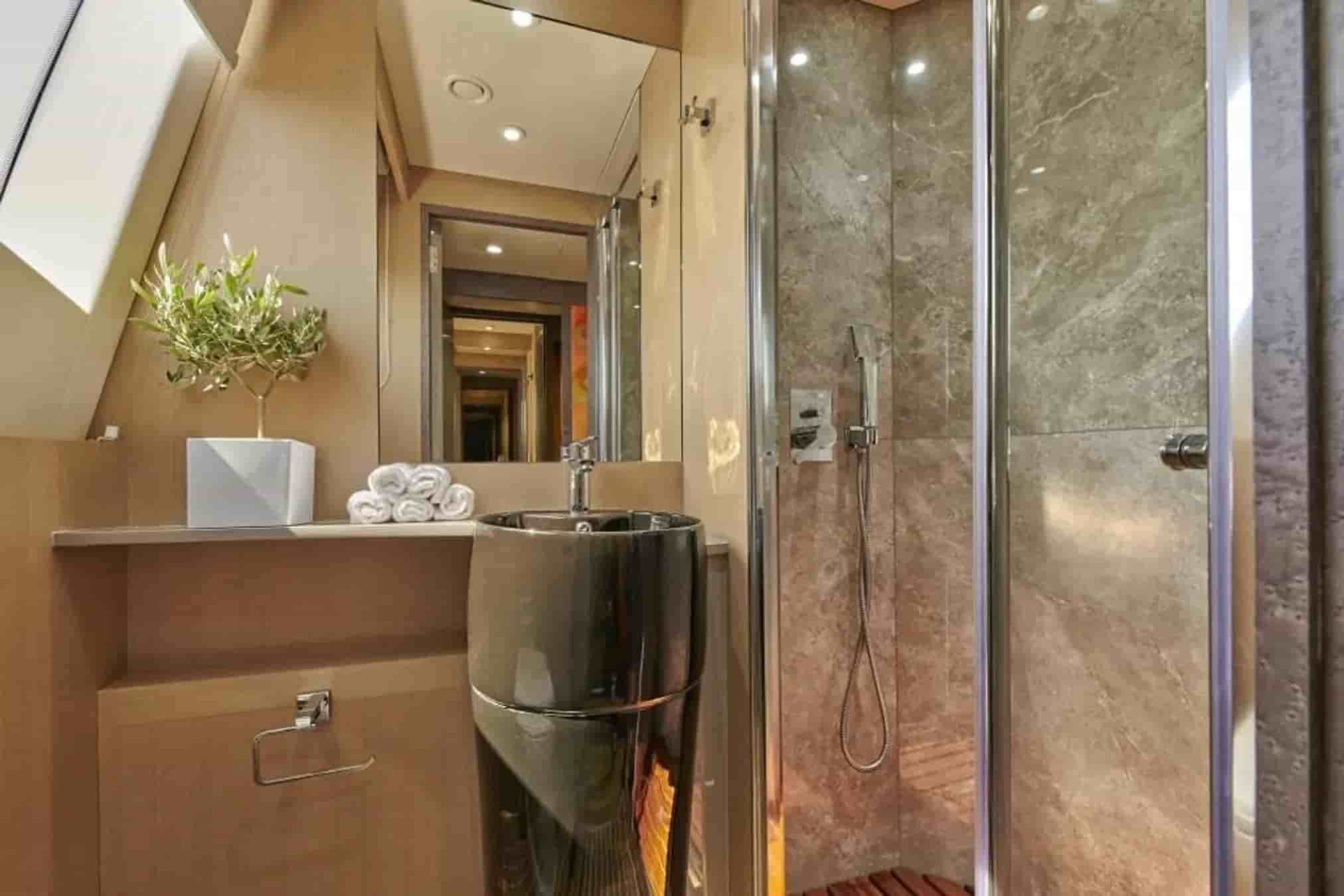 2006 Azimut 85F - View 32