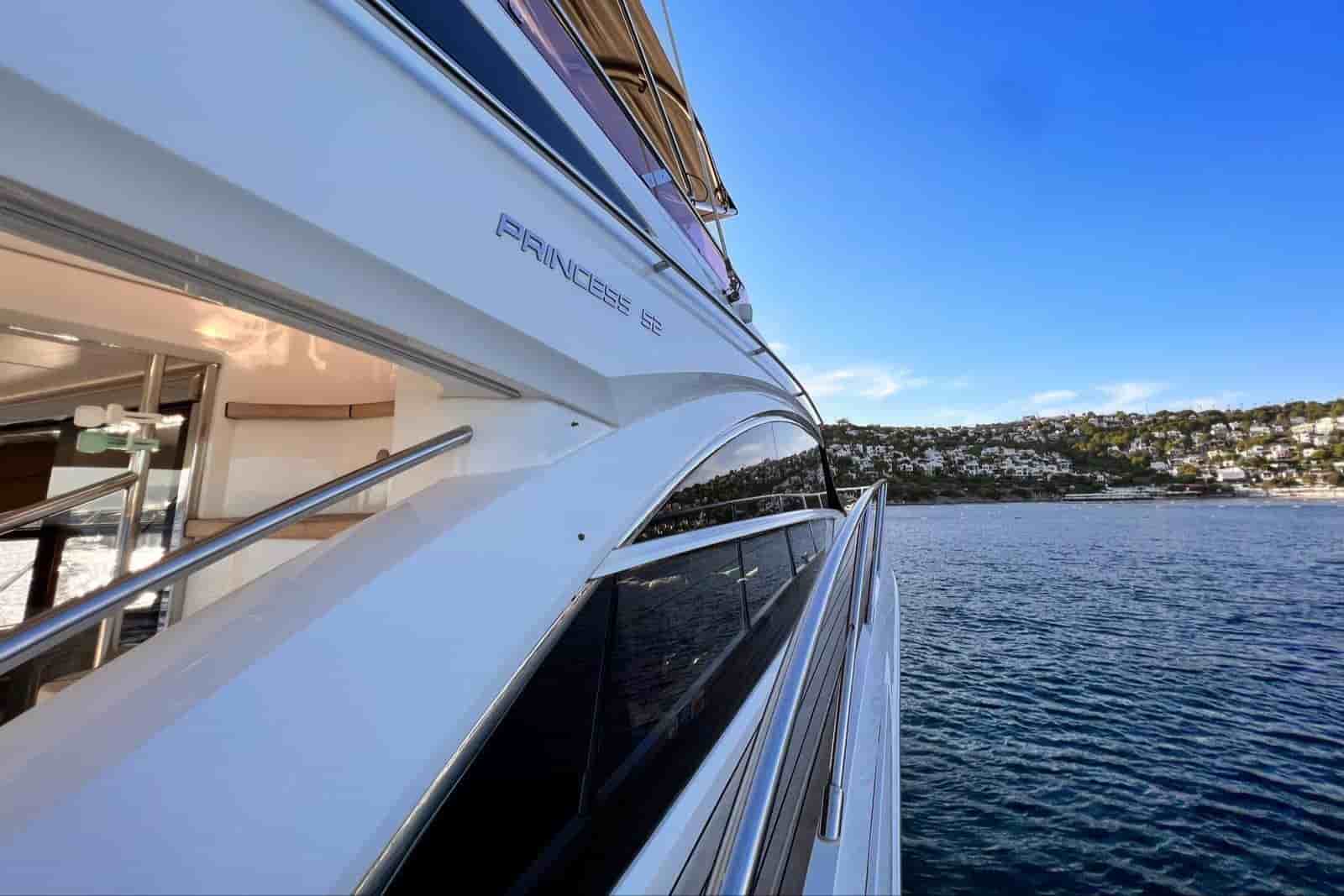 2014 Princess 52 - View 4