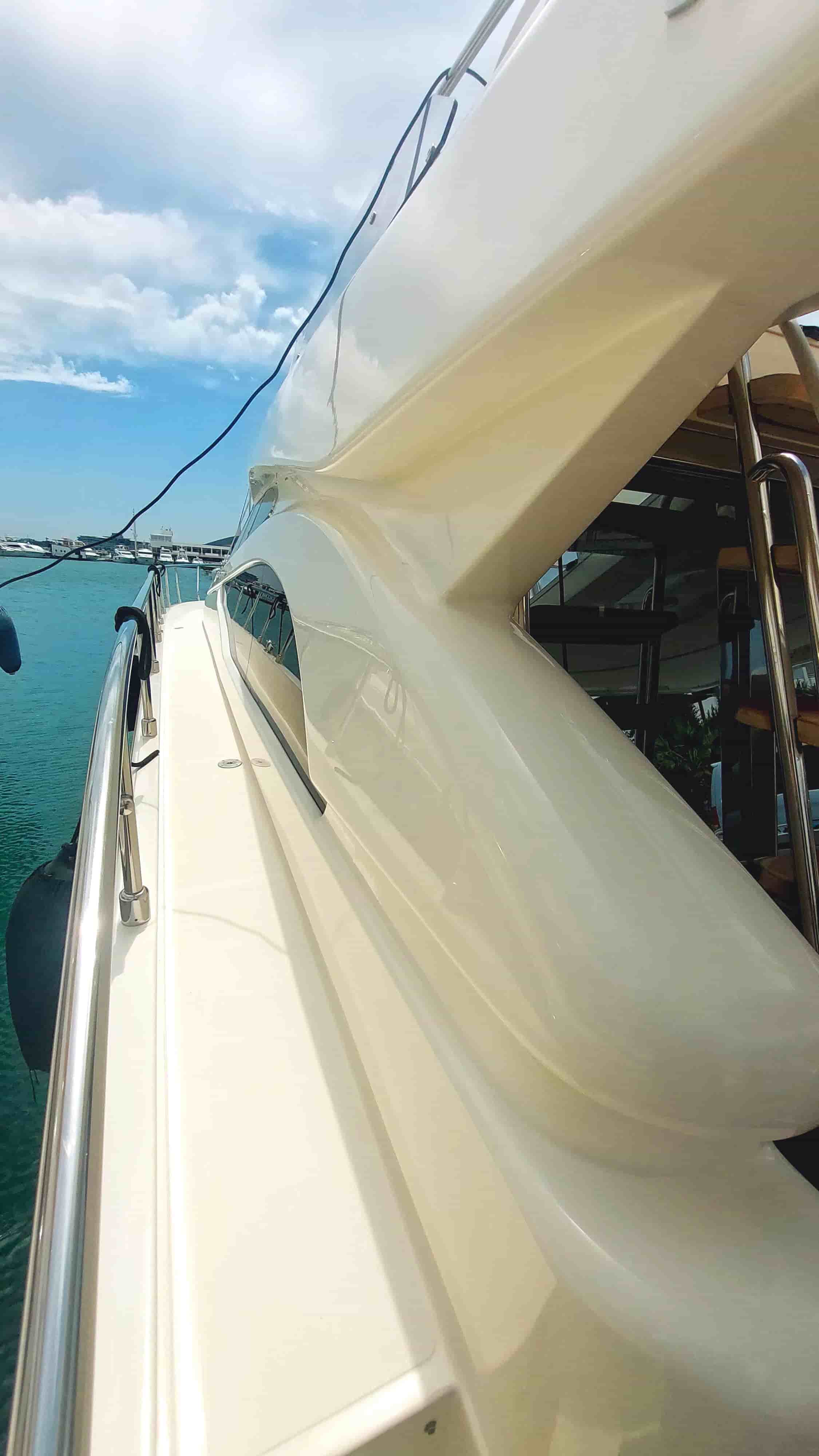 2005 Ferretti Yachts 530 - View 10