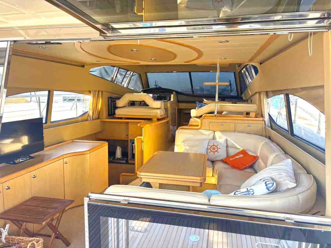 2005 Ferretti Yachts 530 - View 14